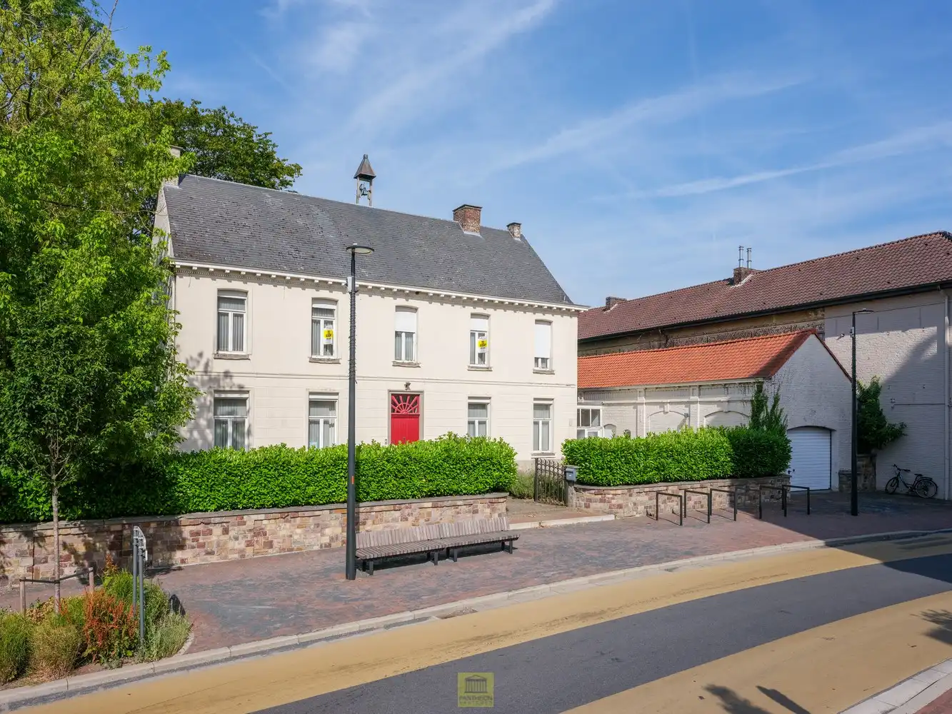 Charmante voormalige pastorie op een royaal perceel van 38a 50ca foto 15