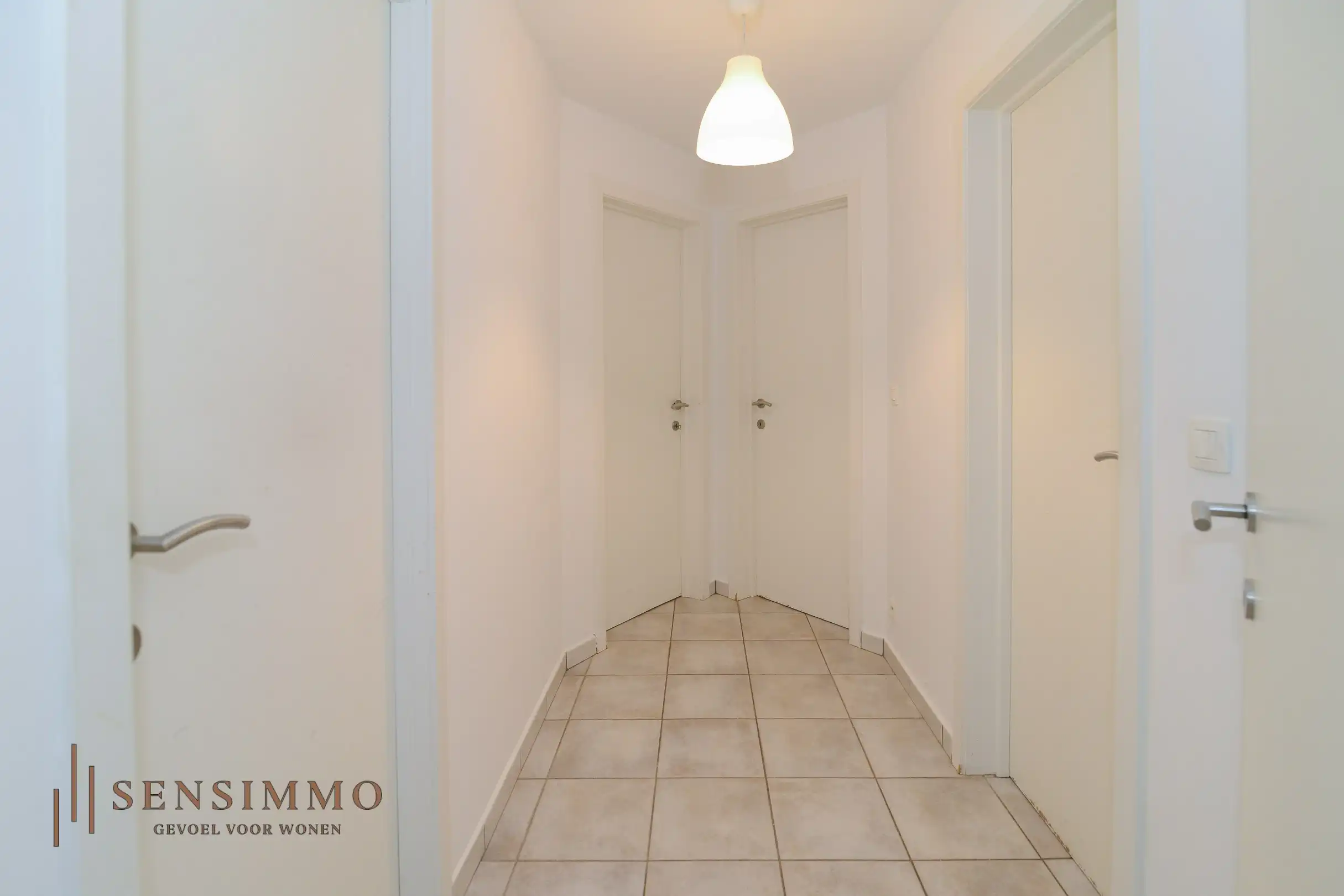 Instapklaar gelijkvloers appartement met 2 slpk foto 3