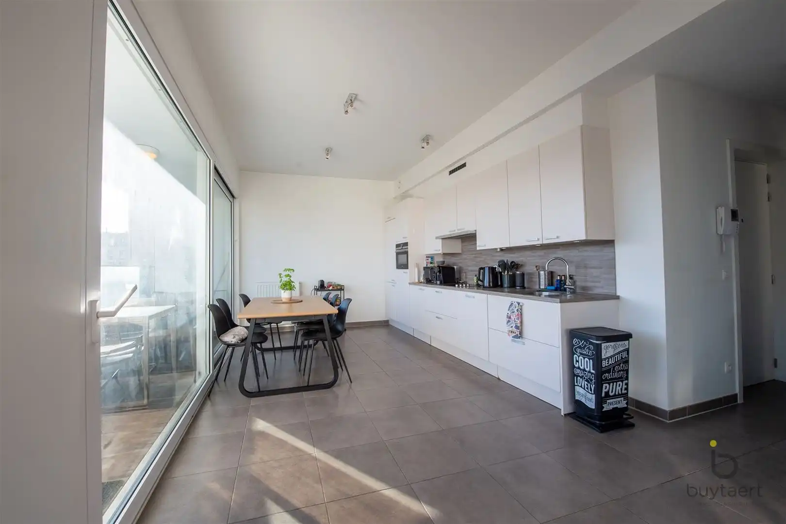 Schitterend nieuwbouw appartement met twee slaapkamers en prachtig overdekt terras te midden van de diamantwijk en de Persgroep! foto 9