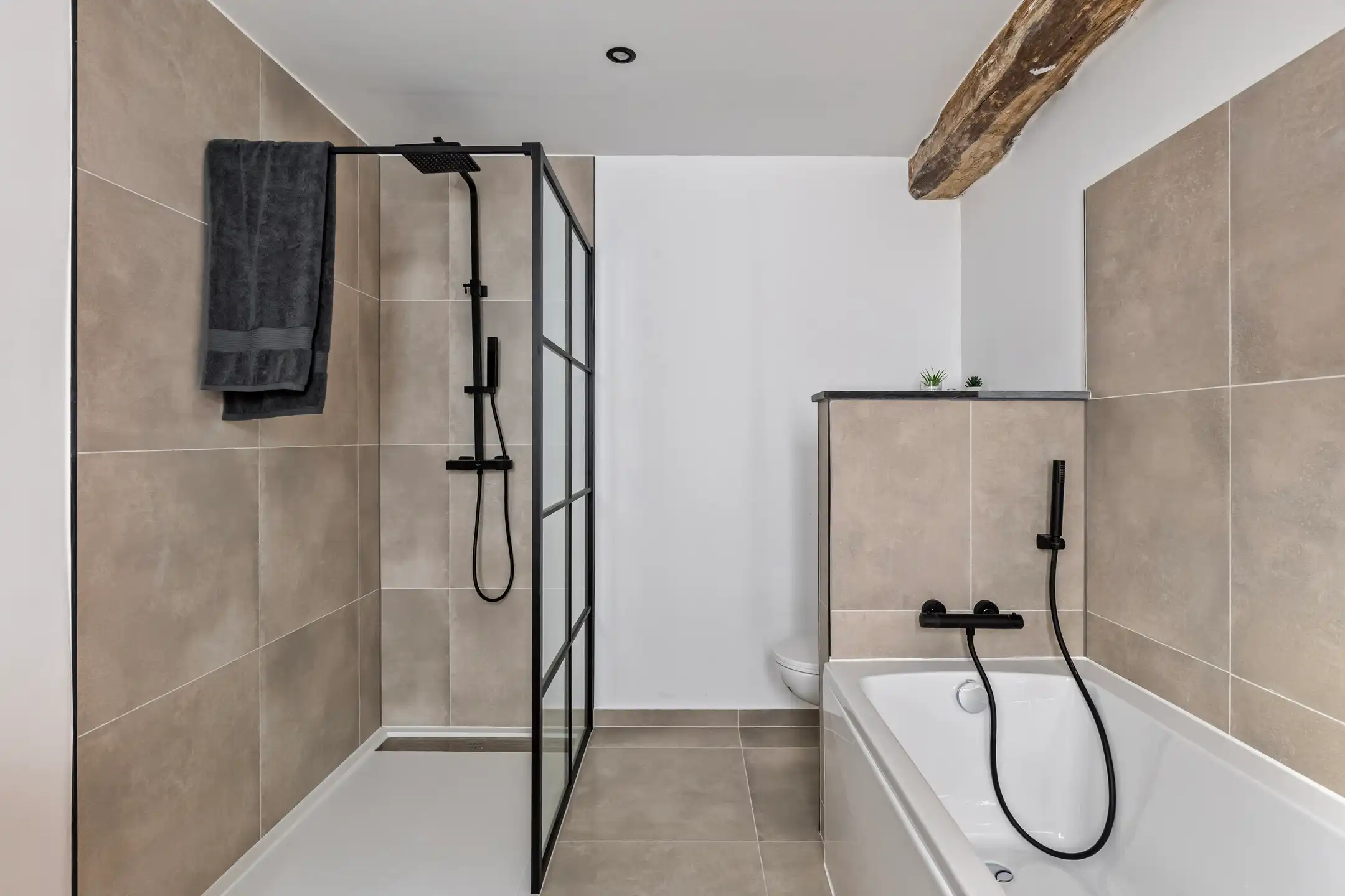 Prachtig gerenoveerde woning (met eventuele handelsruimte) foto 15