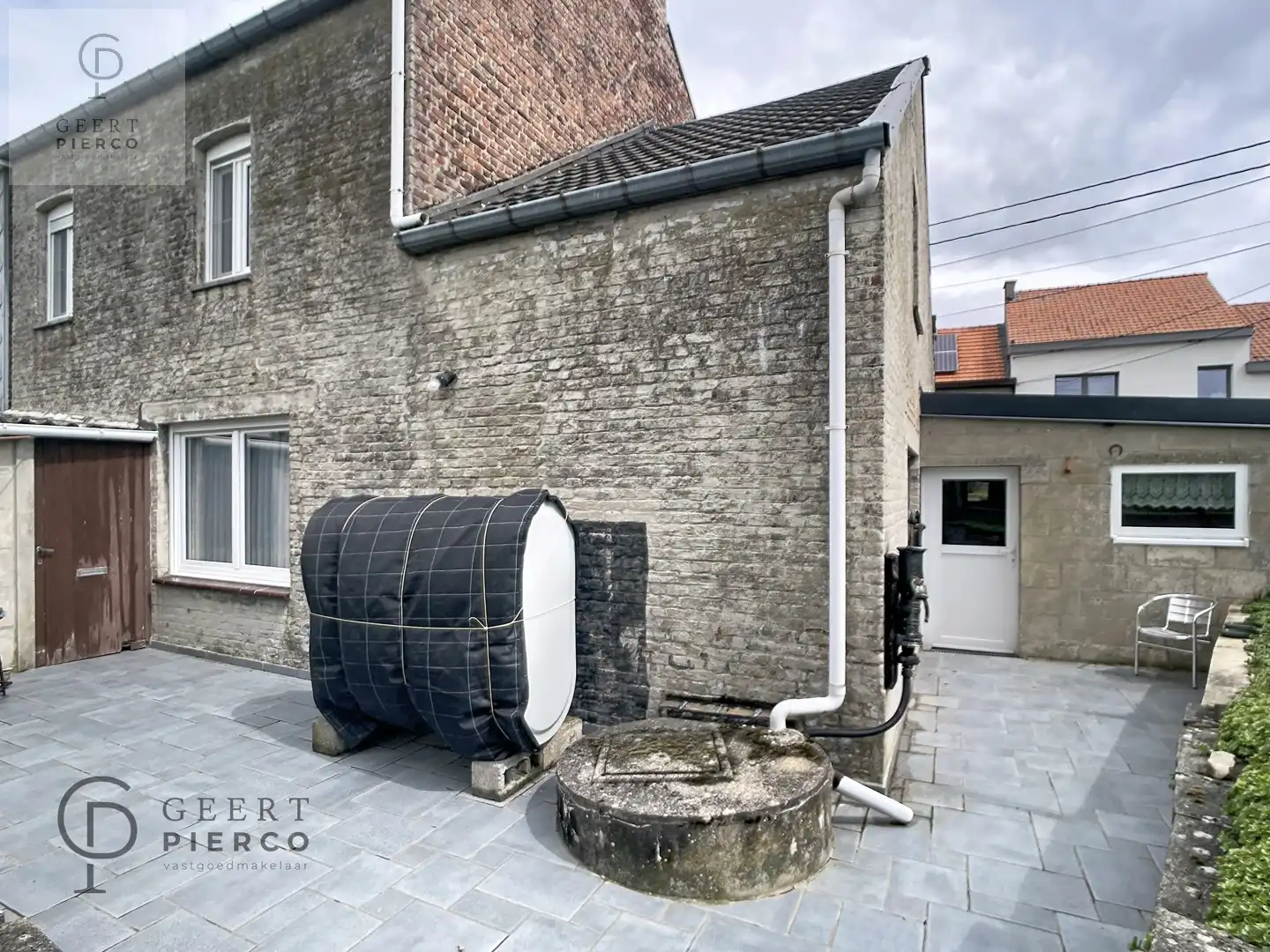 Halfopen bebouwing met drie slaapkamers, garage en ruime achtertuin. foto 24