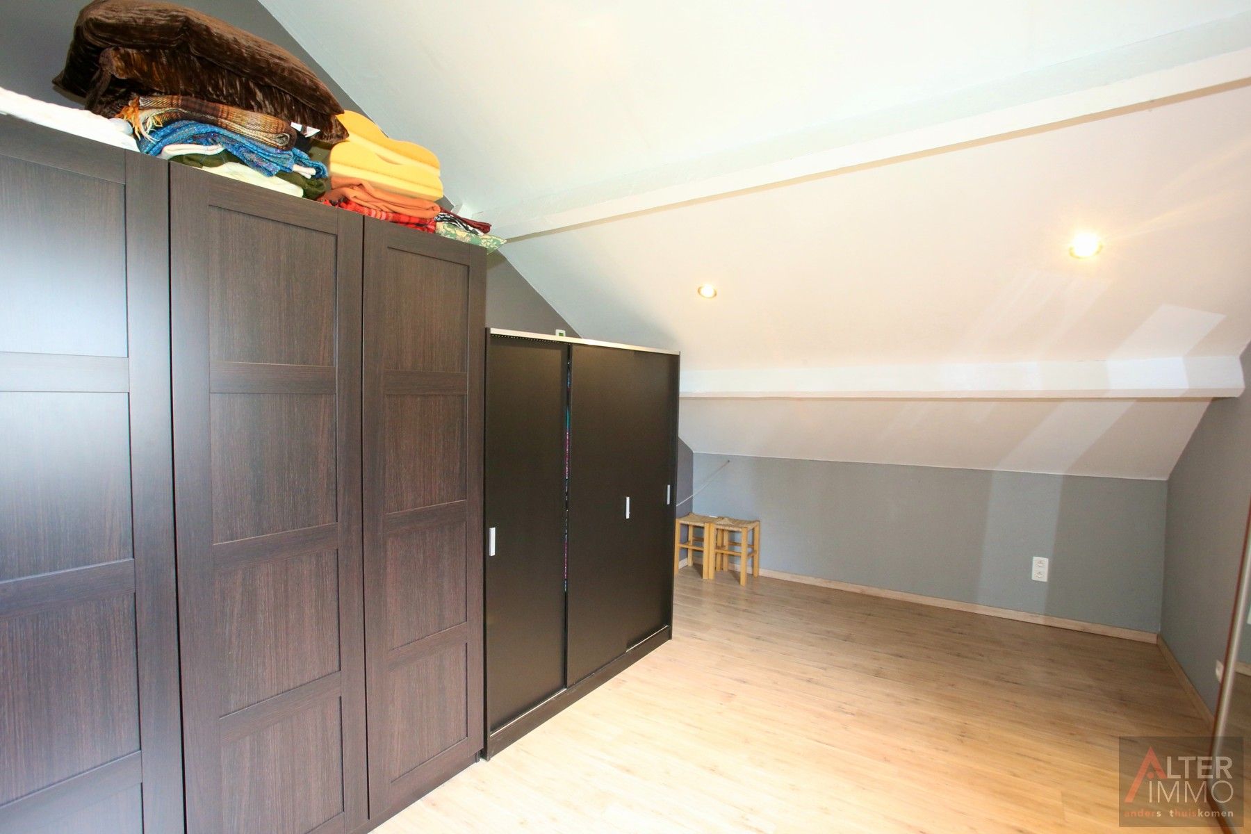 Instapklare woning met 4/5 slaapkamers op ca. 8 are! foto 19