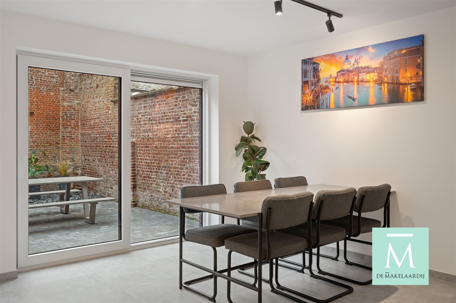STUDENTS ONLY! Gemeubelde studentenkamer in hartje Mechelen - EERSTE BEWONING NA RENOVATIE  foto 12
