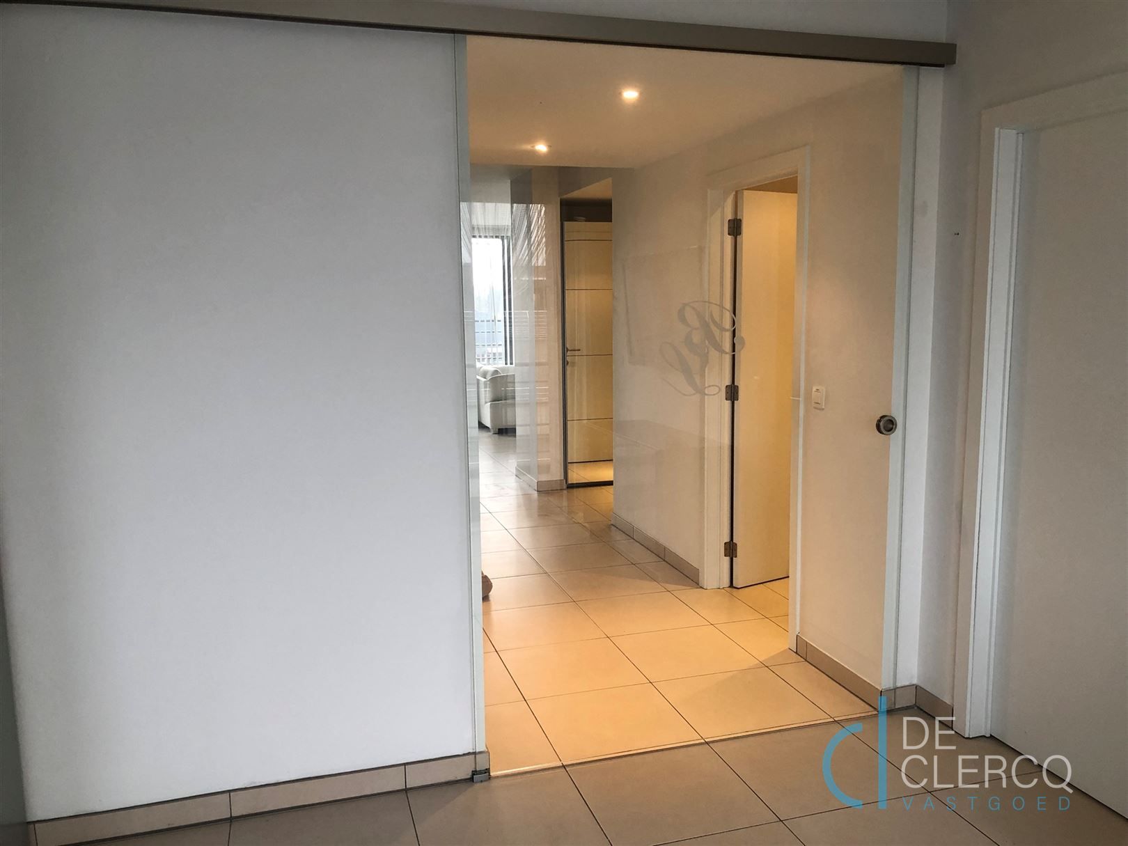 Zeer ruim appartement met garage TE HUUR in het centrum van Lochristi! foto 17