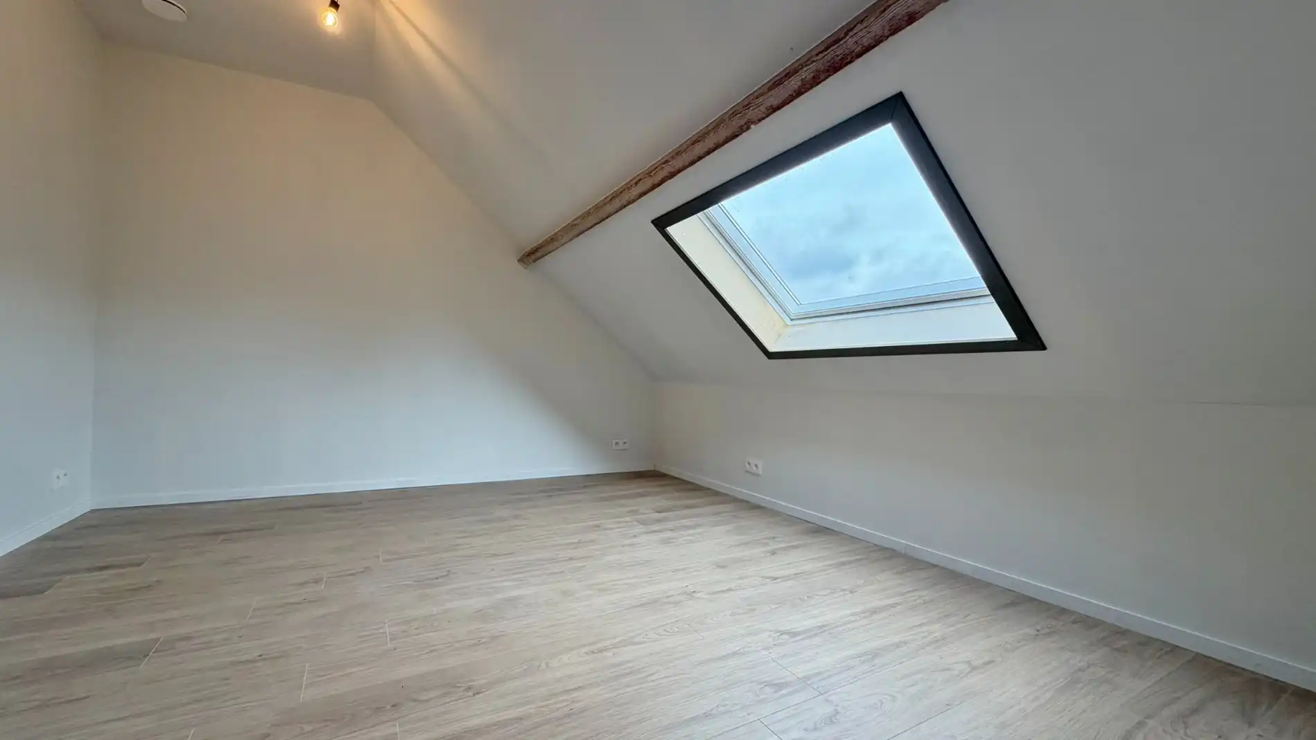 Gerenoveerde, energiezuinige woning met 3 slaapkamers, tuin en garage in centrum Ieper foto 15