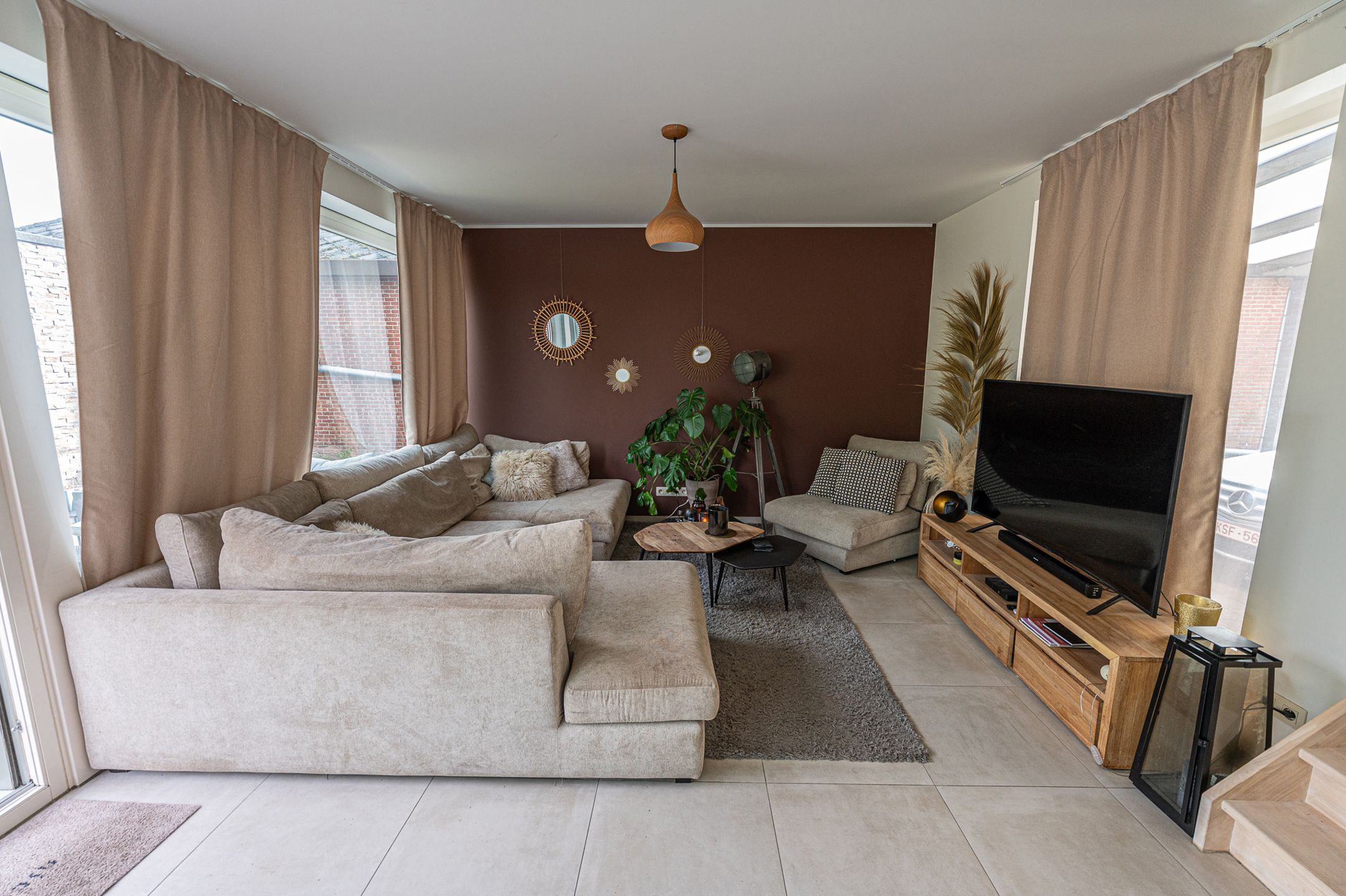 Moderne gezinswoning met terras en tuin foto 8