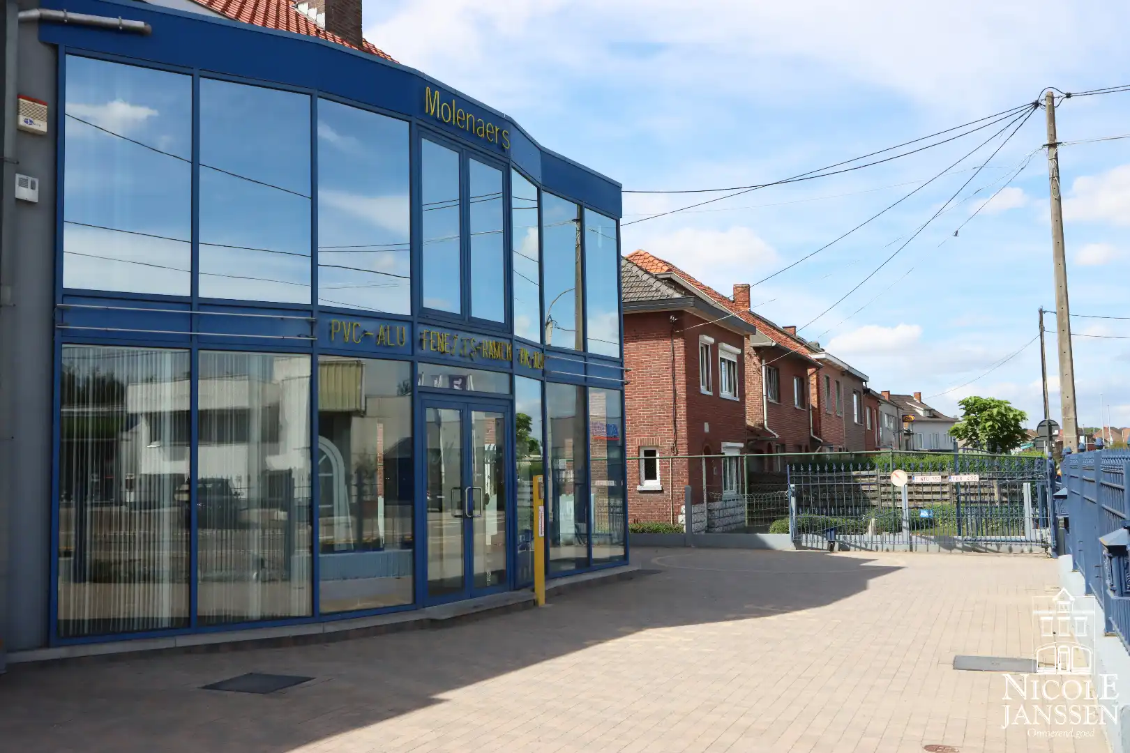 Handelspand met bovenliggend appartement gelegen op een gunstige locatie foto 2