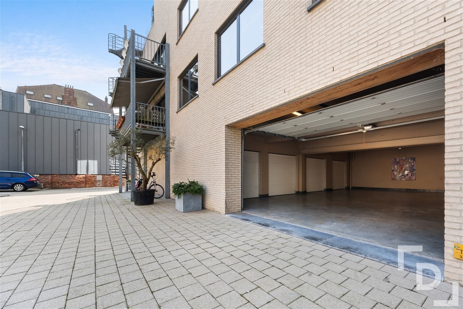 Zeer ruim appartement op toplocatie te koop in Ieper foto 24