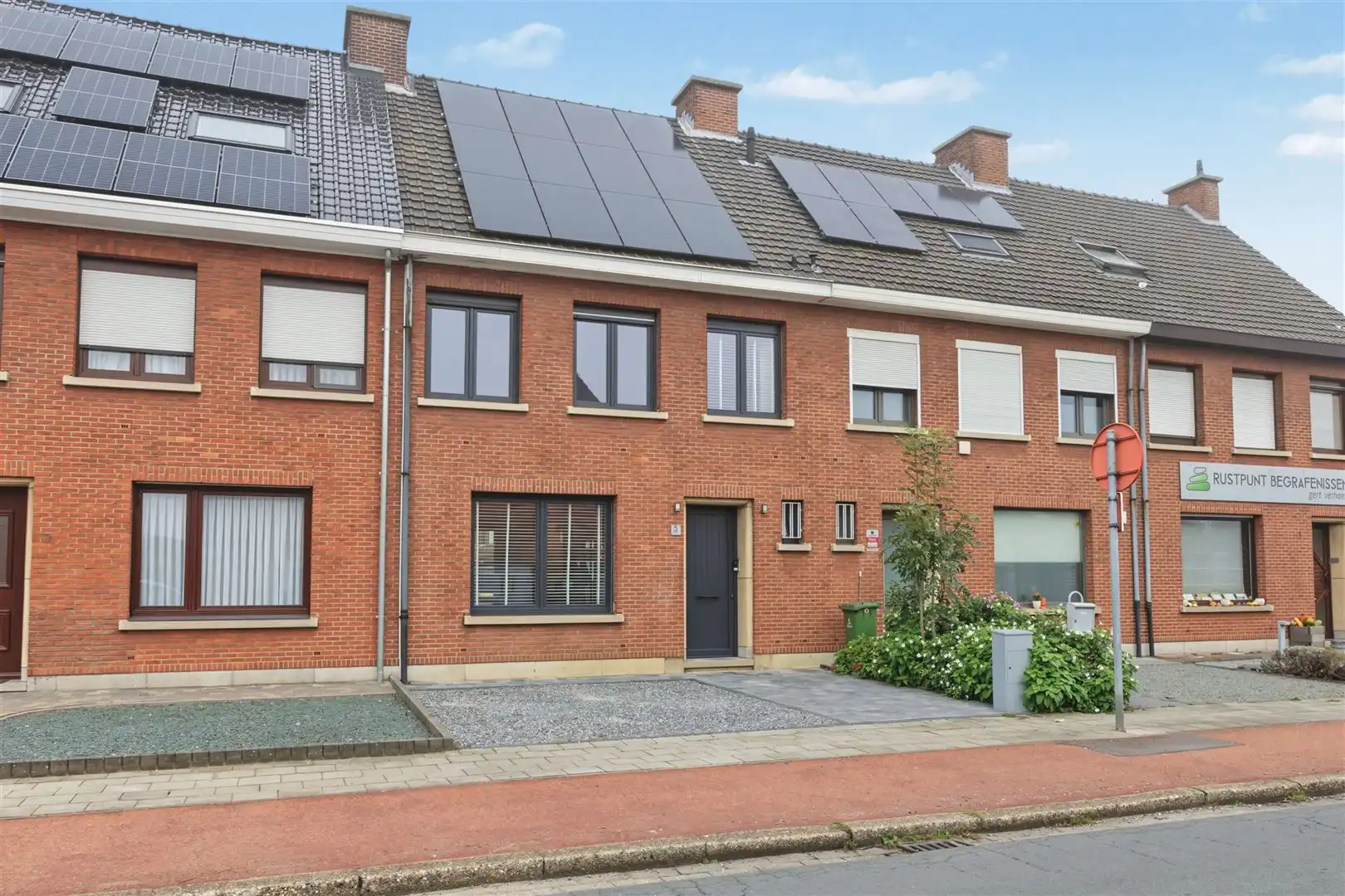 Energiezuinige en gerenoveerde woning in wijk Schoonbroek  foto 21