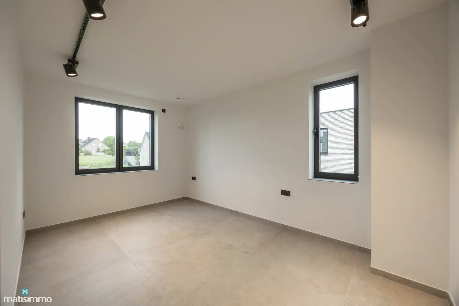 HOOGWAARDIG AFGEWERKTE NIEUWBOUWWONING MET DRIE SLAAPKAMERS EN TUIN (INCLUSIEF TUINONDERHOUD) TE RIEMST foto 13