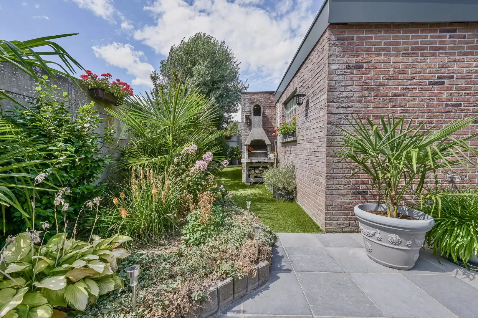CENTRAAL GELEGEN,  INSTAPKLARE WONING MET GARAGE EN ACHTERUITWEG foto 19