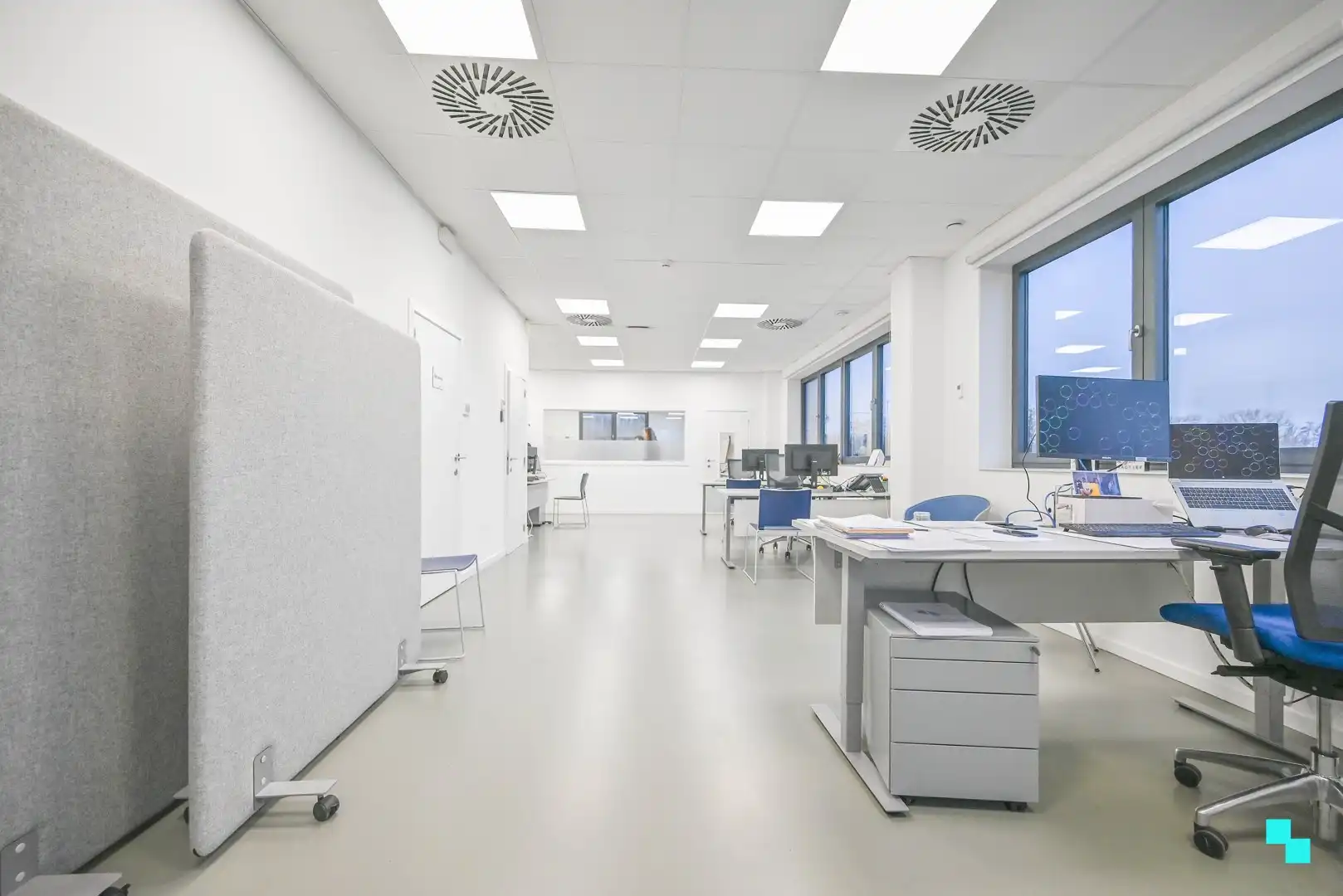 Terbeschikkingstelling van kantoorruimte in Waregem foto 13