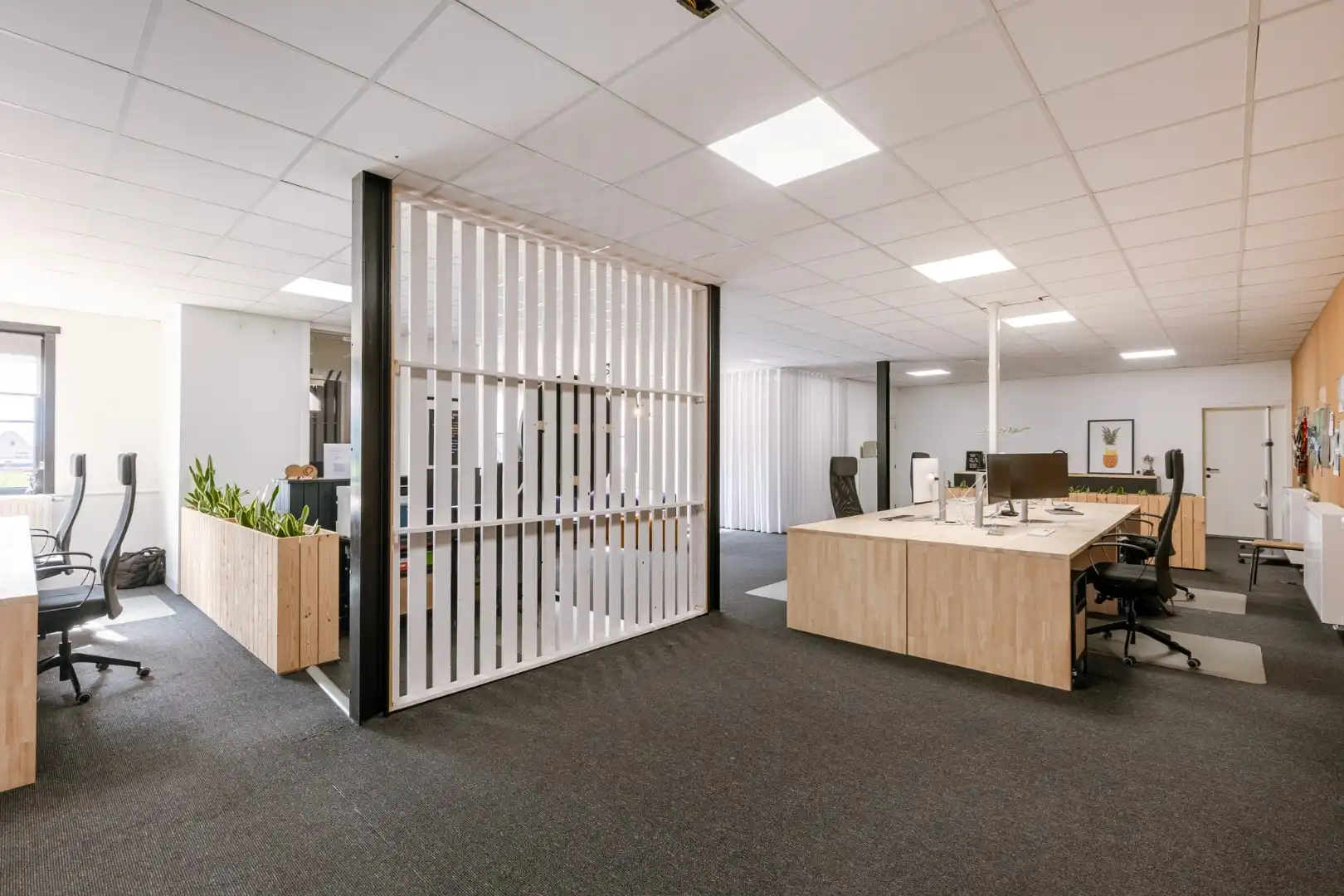 Commercieel gelegen kantoorgebouw  foto 3