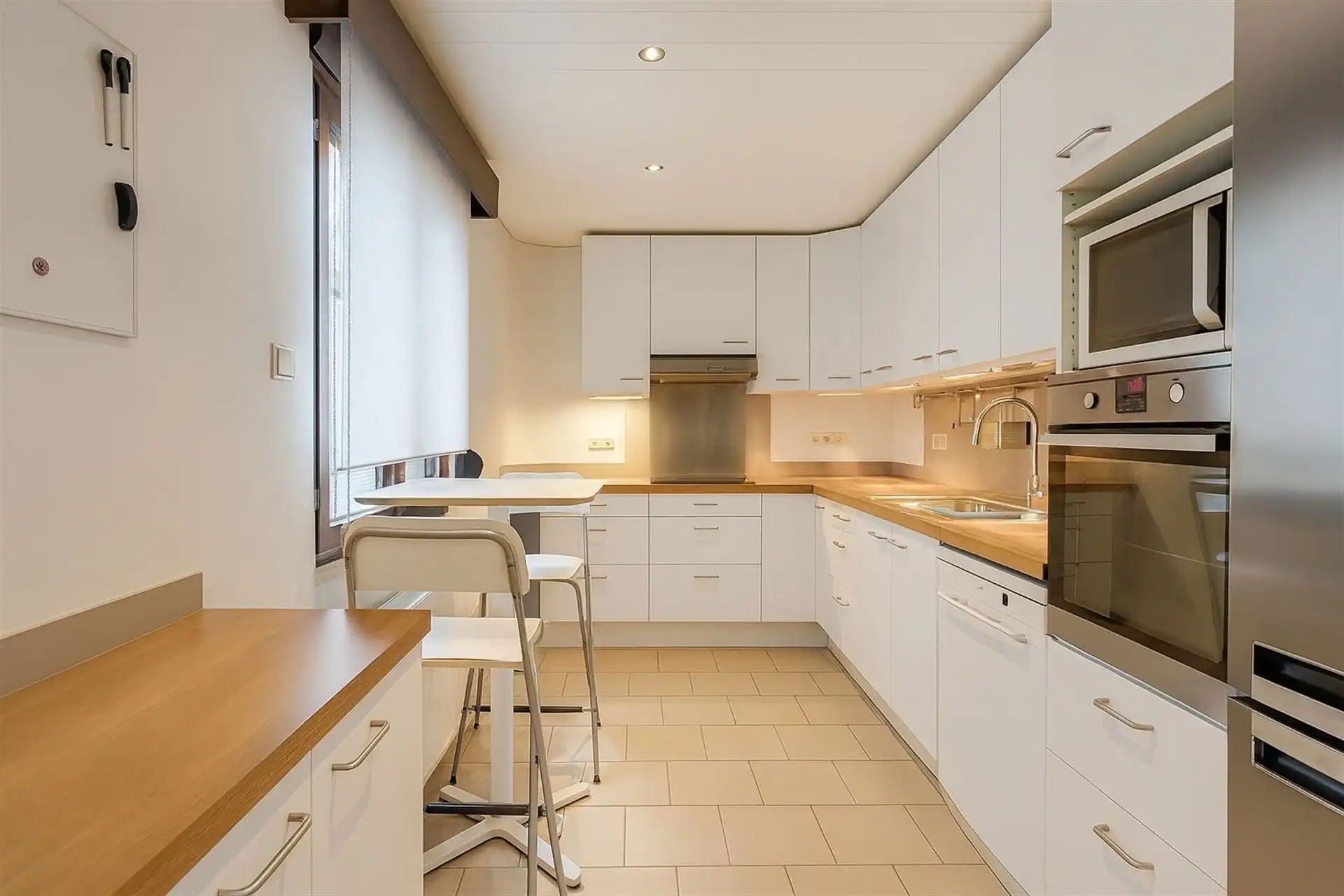 Centraal gelegen stadswoning met 2 slaapkamers, garage en terras foto 3