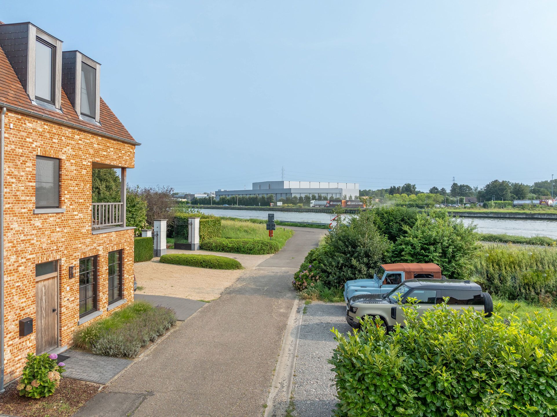 Exclusieve Pastorijwoning met Prachtig Uitzicht op 't Kanaal foto 2