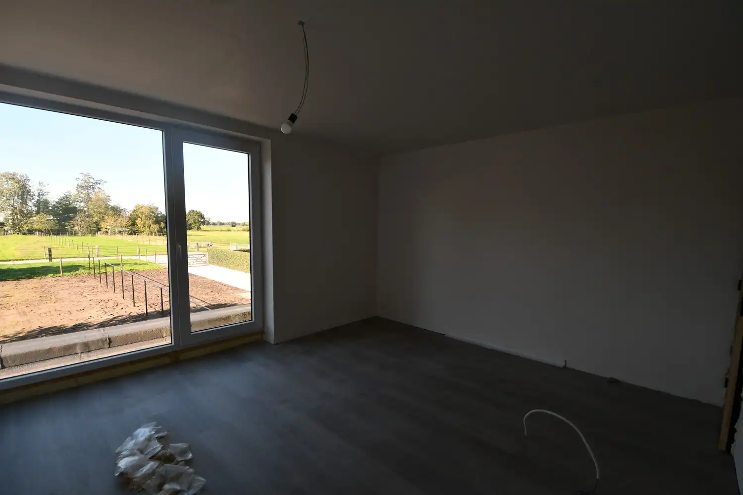 Prachtige halfopen bebouwing met modernistische architectuur foto 6