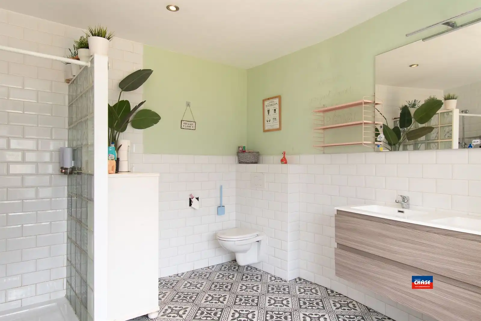 Instapklare gezinswoning met 3 slaapkamers en tuin foto 9