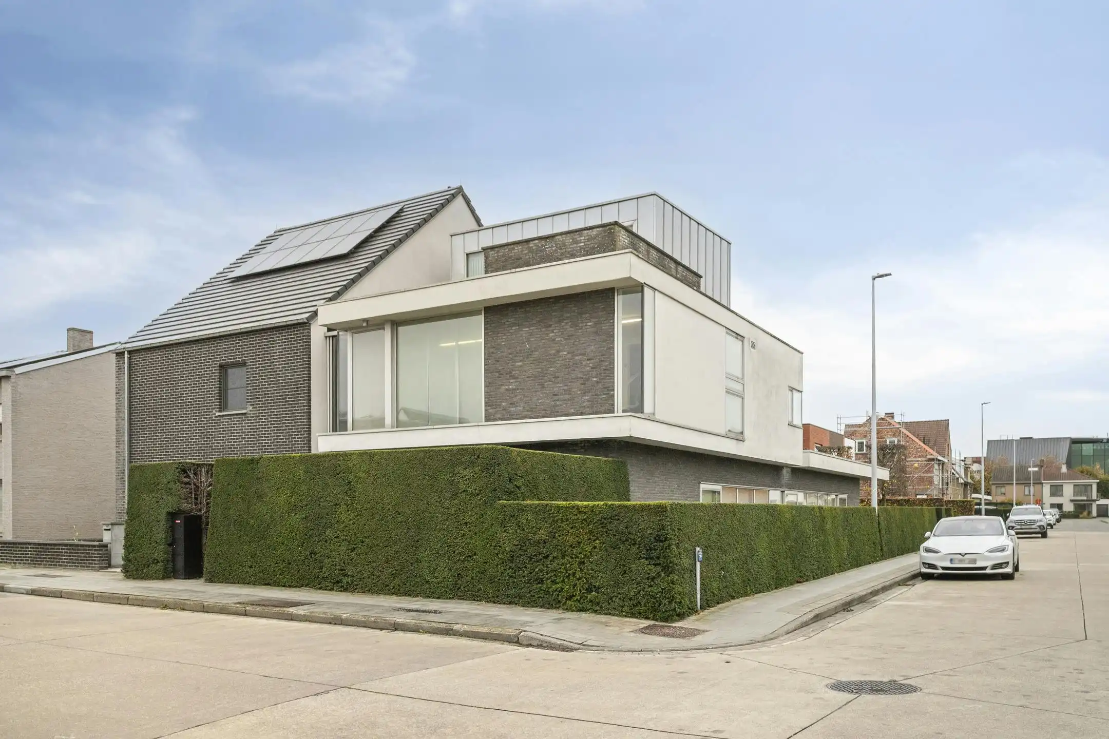 Kantoor met woonst te koop in Sint-Michiels (380 m²)  foto {{pictureIndex}}