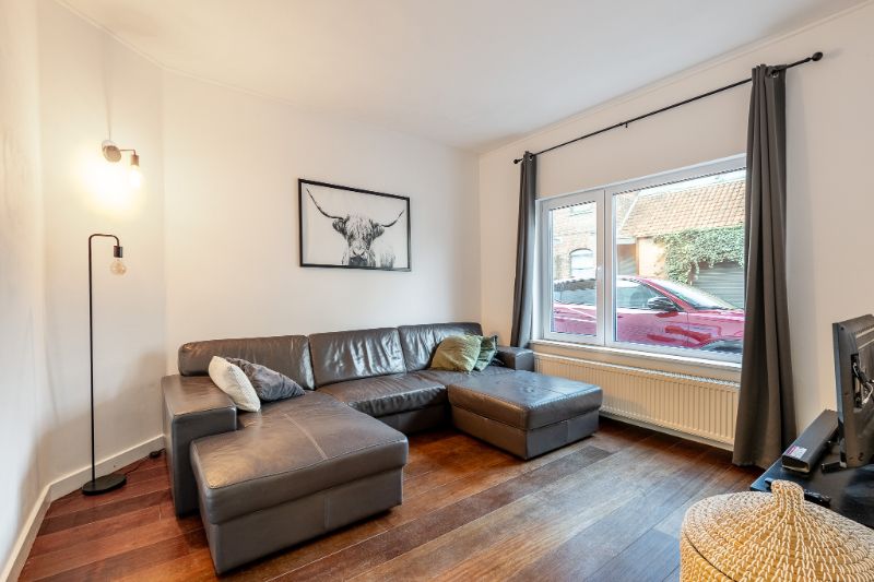 Recent gerenoveerde woning met ruime garage foto 6