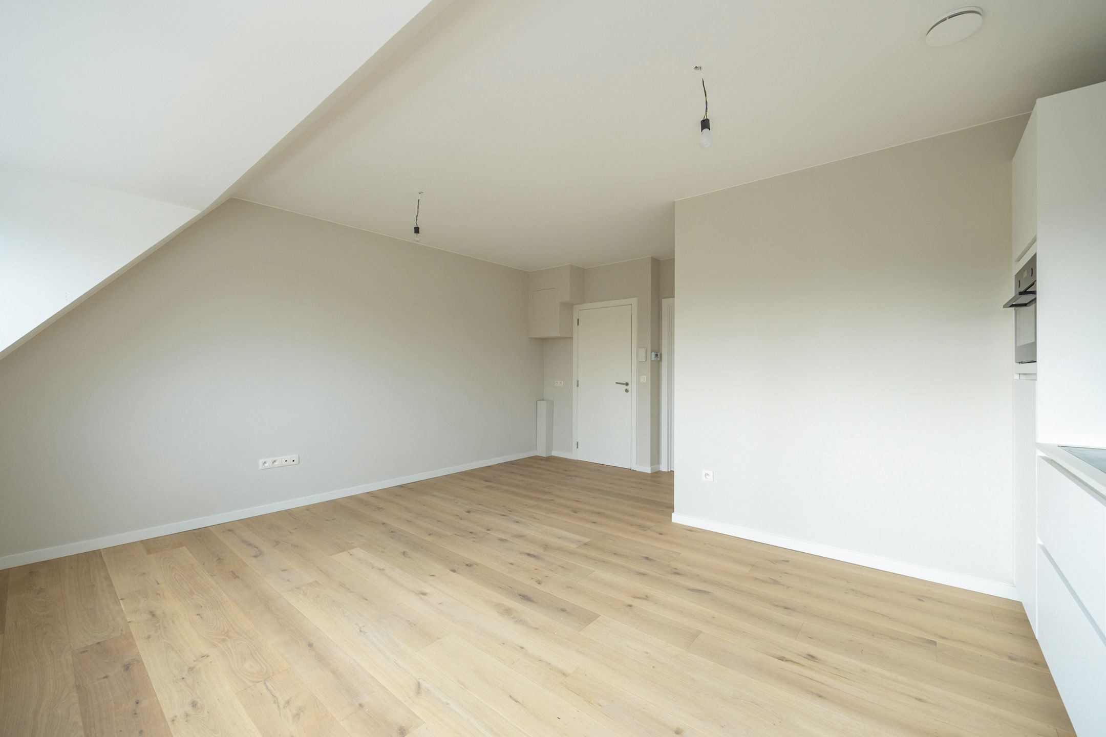 ANTWERPEN-BERCHEM - Gerenoveerd éénkamerappartement met terras foto 3