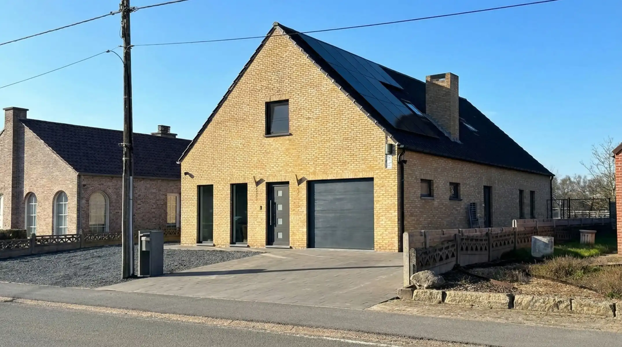 Zeer energiezuinige woning met 5 slpks op ca. 769 m² grond.  foto {{pictureIndex}}