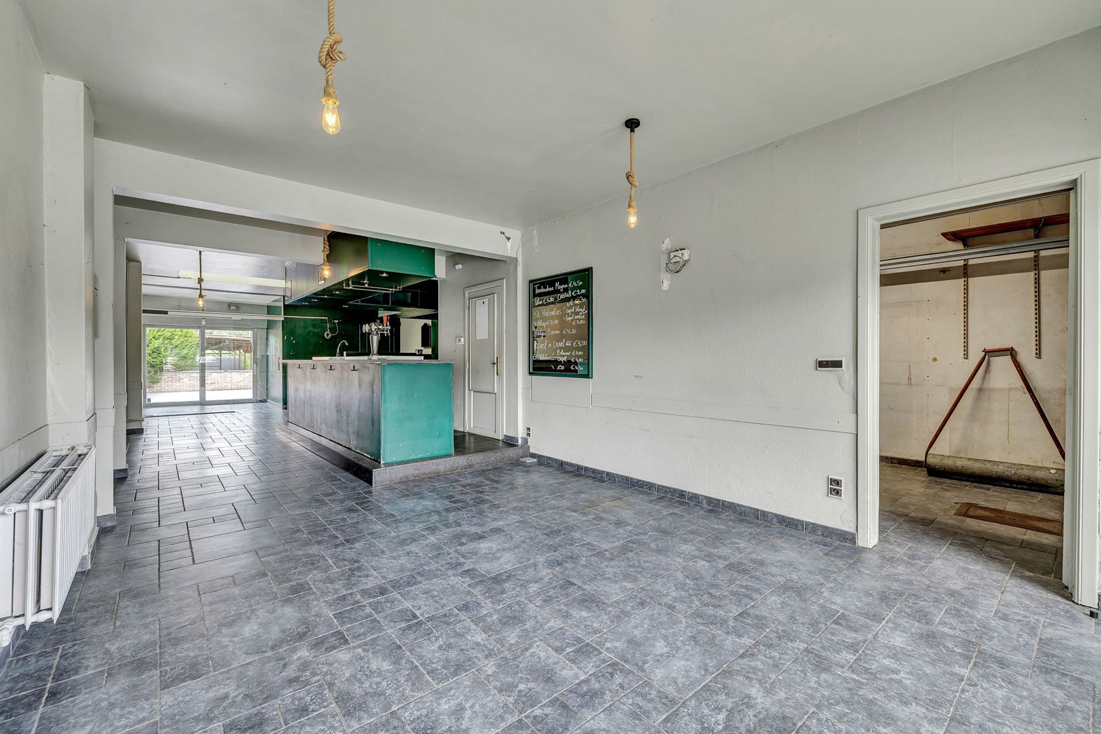 Ruime op te frissen woning met diverse mogelijkheden foto 2