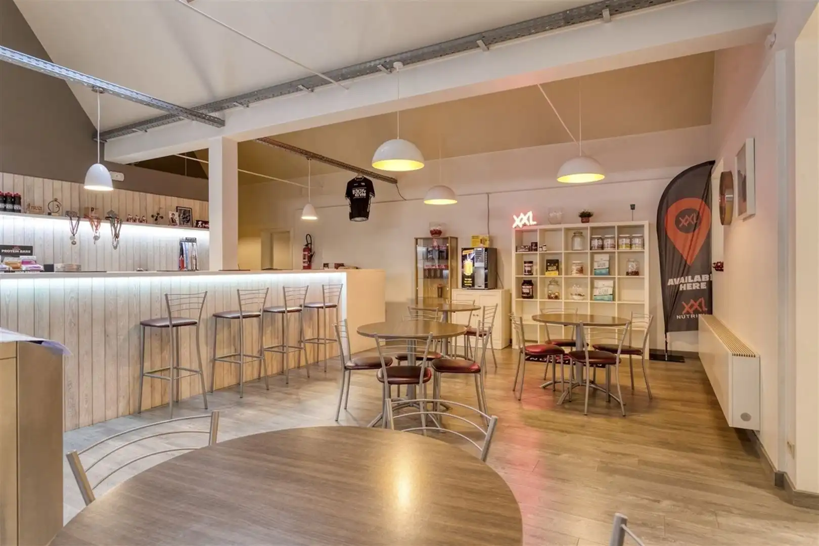 Commercieel gebouw met woonst foto 6