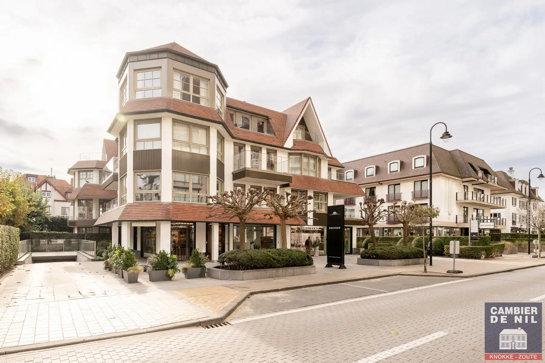 Ruim (155 m²) gemeubeld 3 SK appartement in hartje Zoute foto 5