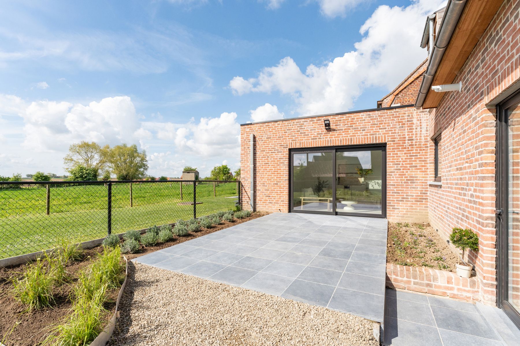 Gerenoveerde woning | 3 slpk | uniek zicht over de velden foto 9