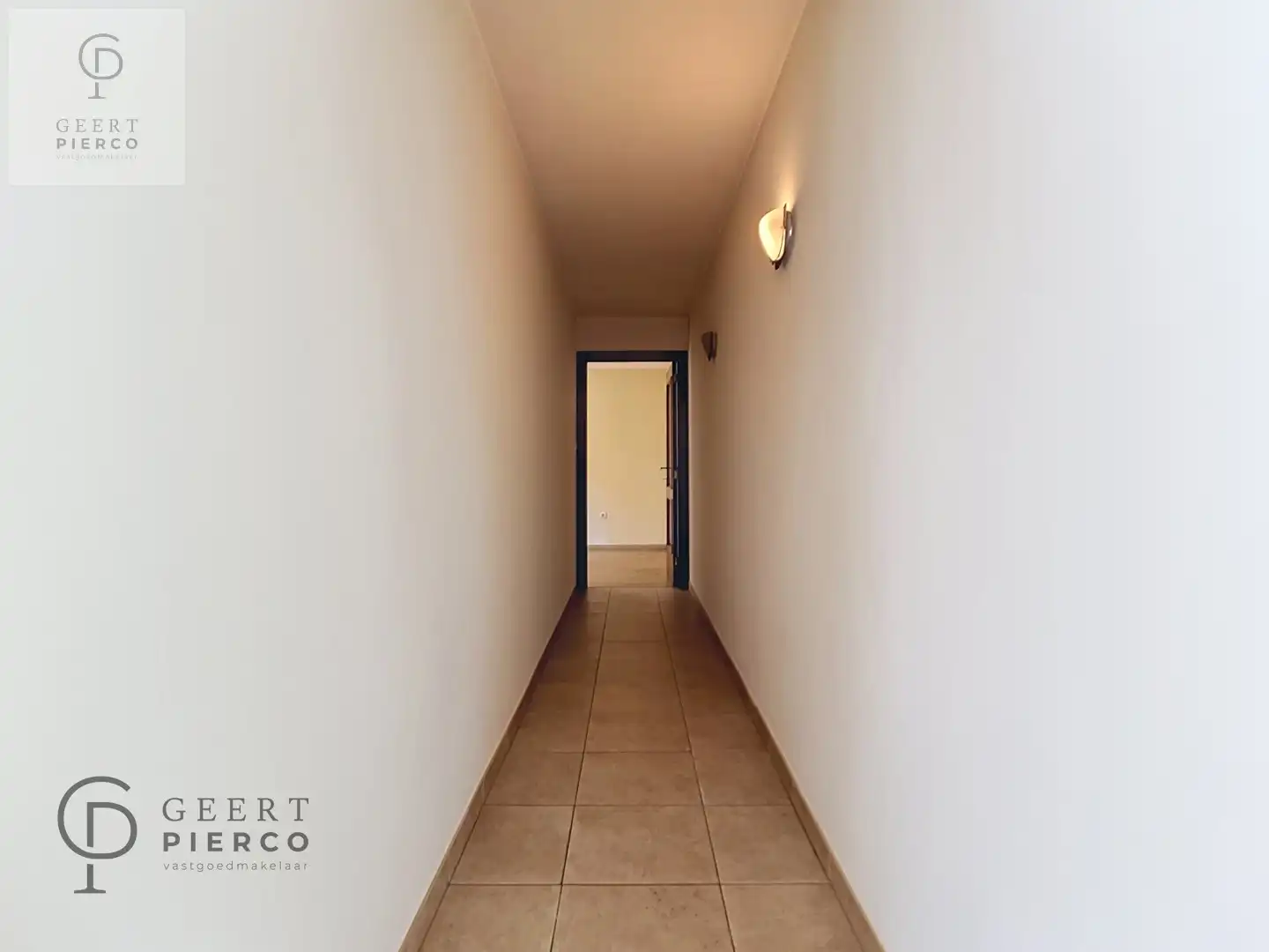 Instapklaar gelijkvloers appartement met garagebox en tuin in Landen foto 12