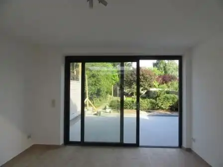 Rijwoning met modern interieur foto 10