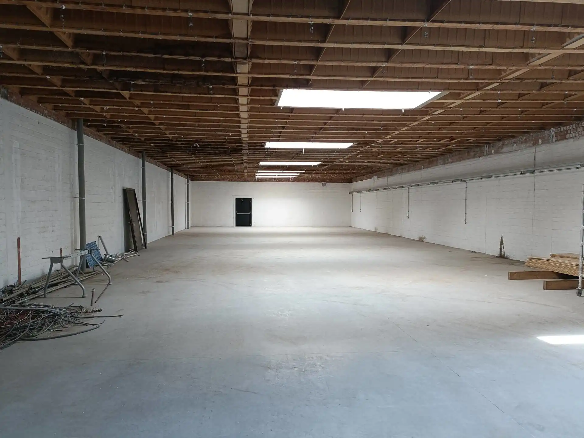 Gerenoveerd bedrijfsgebouw te Deurne foto 2