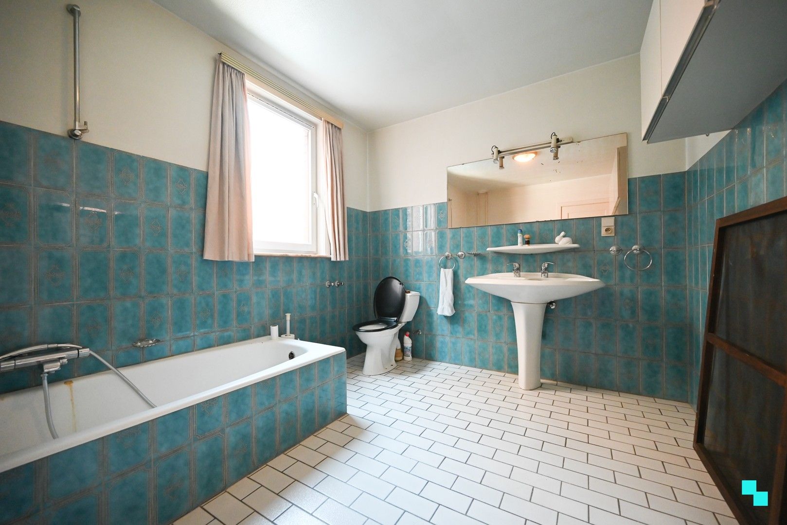 Neoclassicistisch getinte burgerwoning in hartje Izegem foto 25