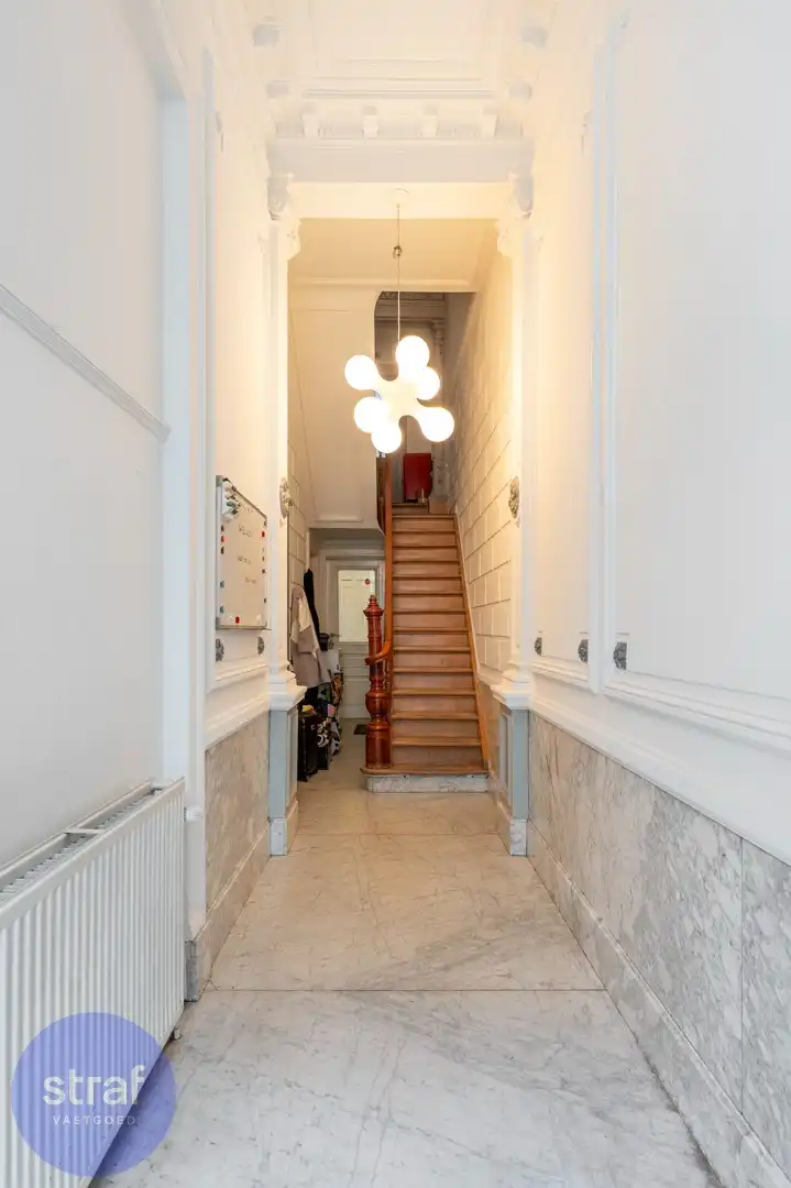 Klassevol Herenhuis (280m2) met grooote zonnige tuin foto 2
