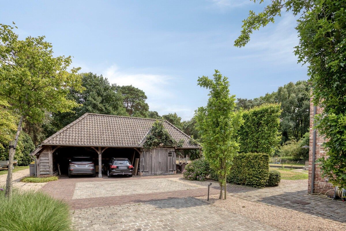 Exclusieve villa met oa 5 slaapkamers en verwarmde zwemvijver  op 2.070 m². foto 36