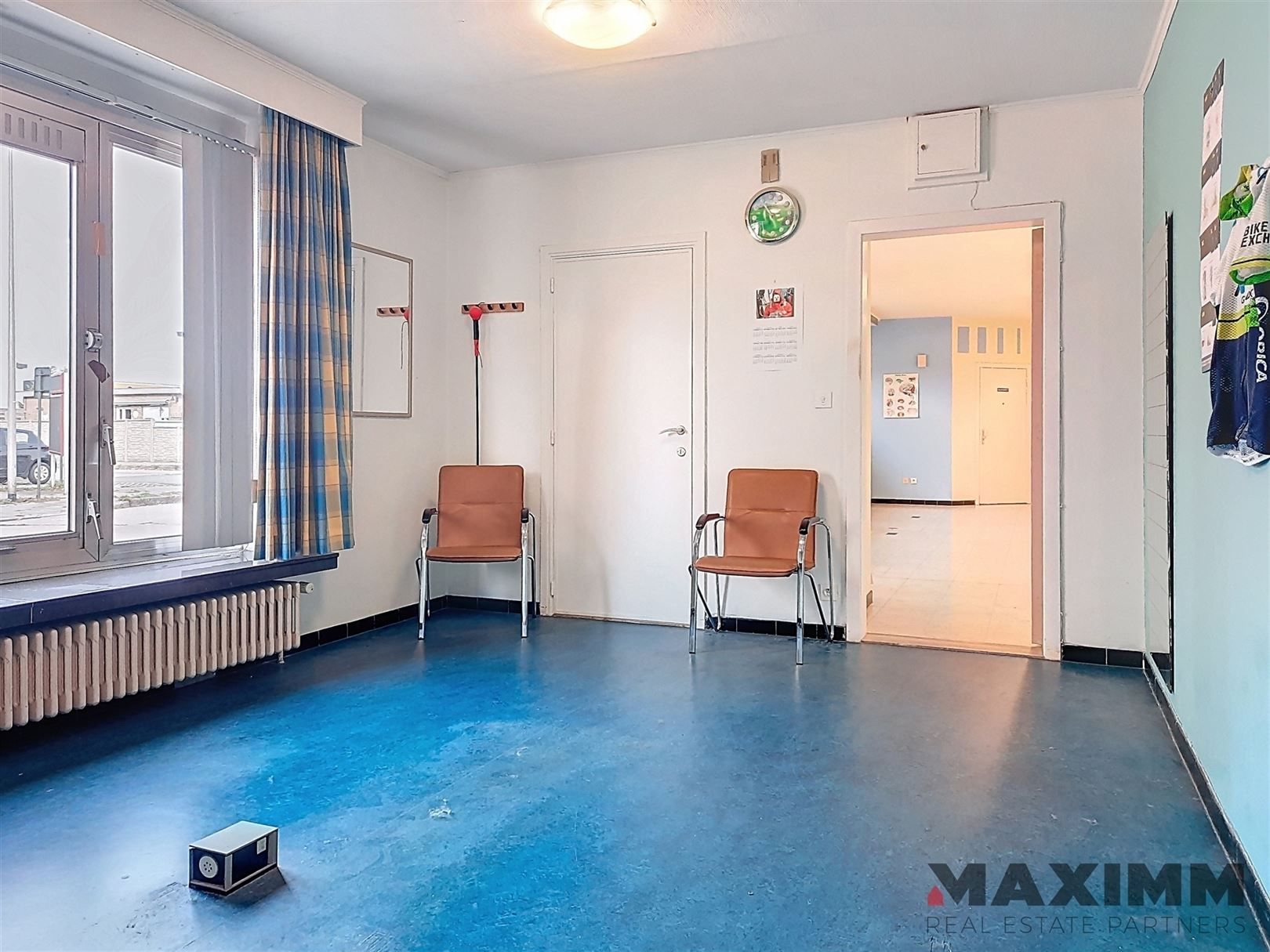 Gelijkvloers hoekpand, volledig onderkelderd op stategische locatie foto 11