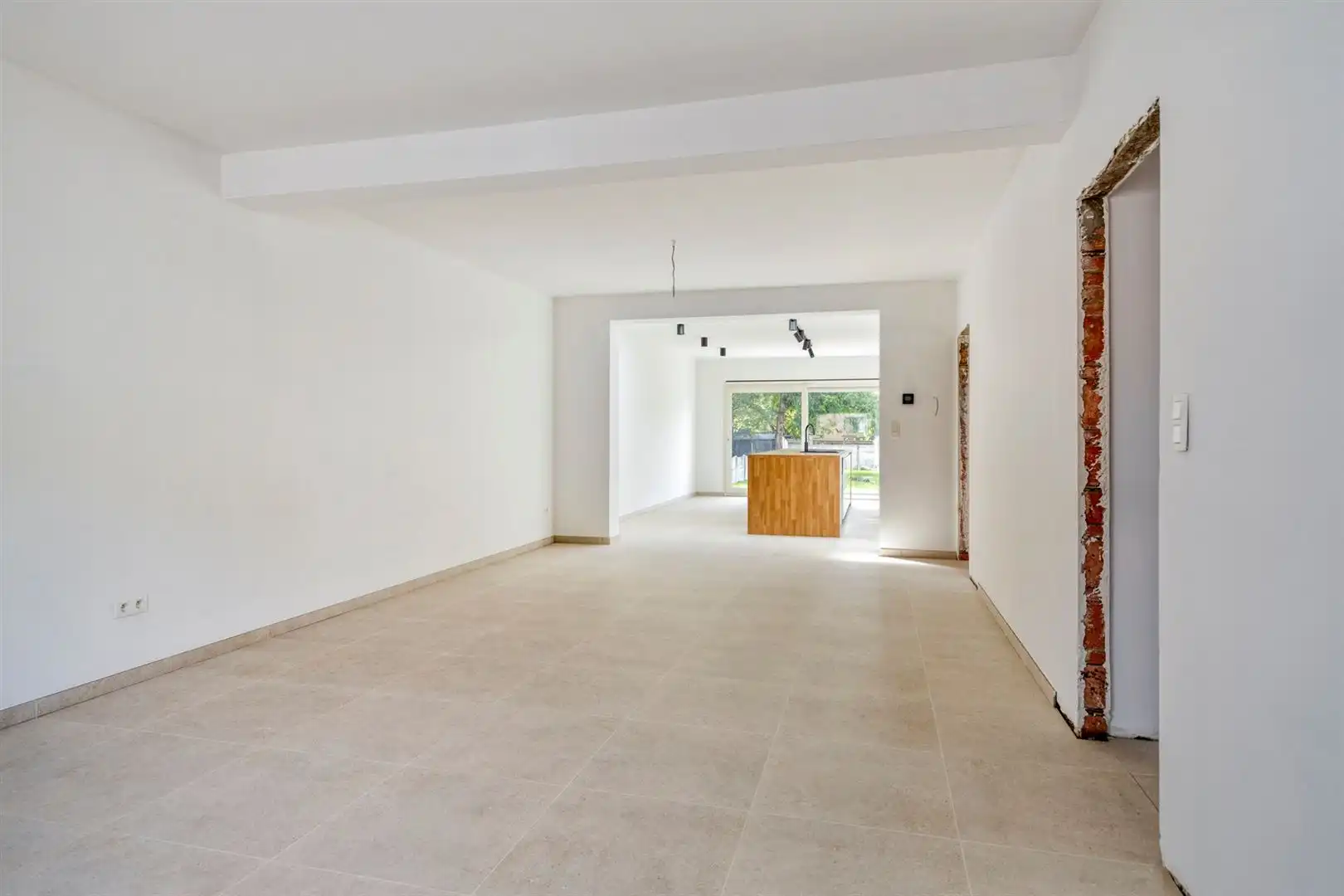 TE KOOP: Volledig gerenoveerde en instapklare woning met 3 slaapkamers te Koersel! foto 5