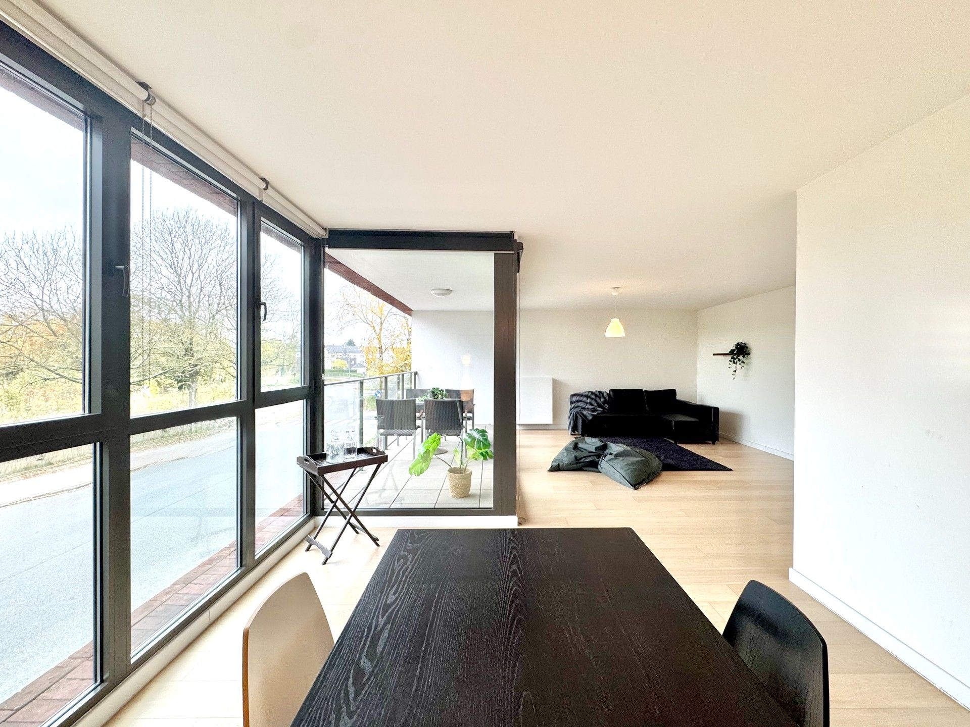 LICHTRIJK APPARTEMENT MET GROOT TERRAS EN PARKING - 125 M² foto 8