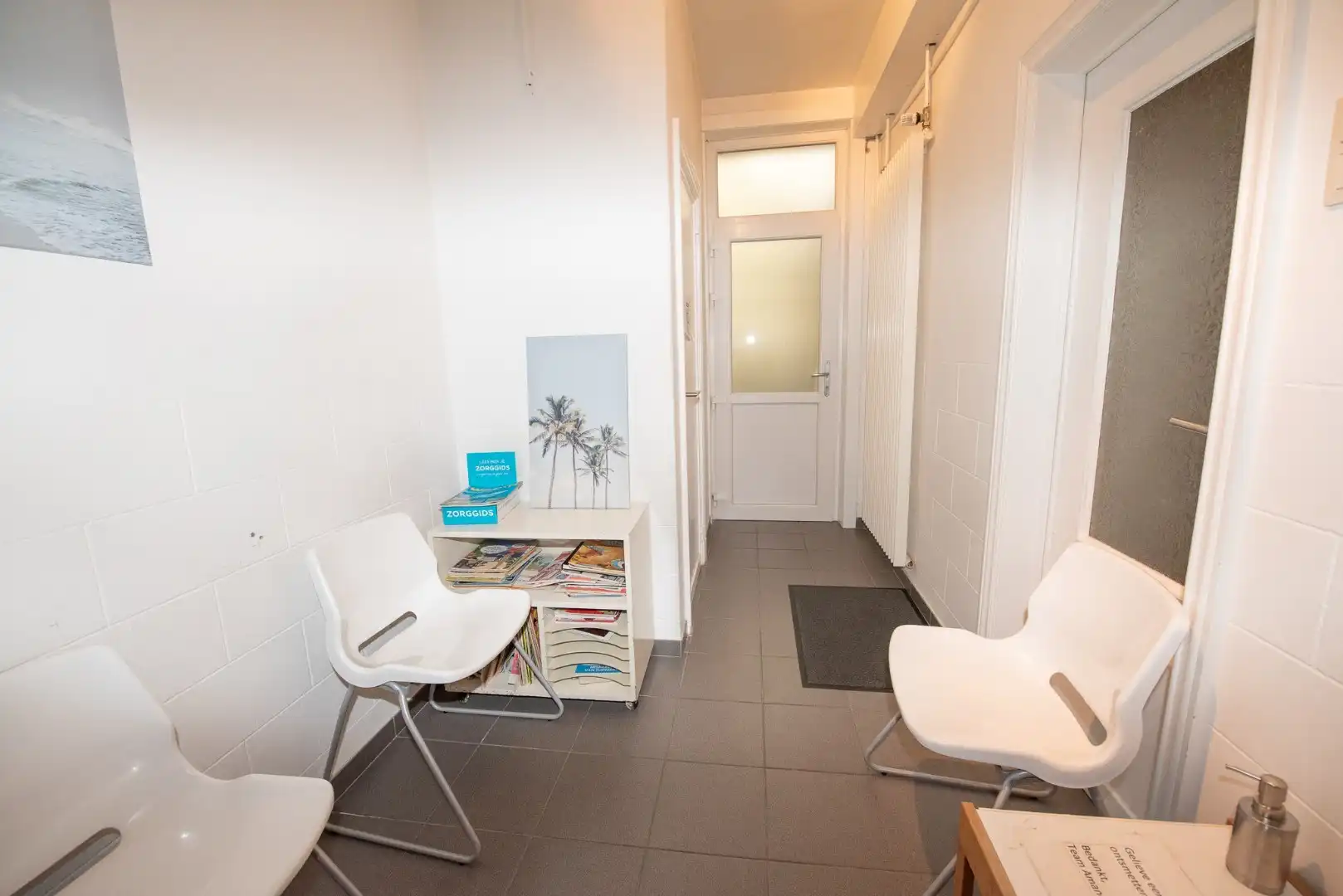 Ruime  en goed onderhouden woning met 3 slaapkamers op centrale ligging te Deerlijk. foto 9