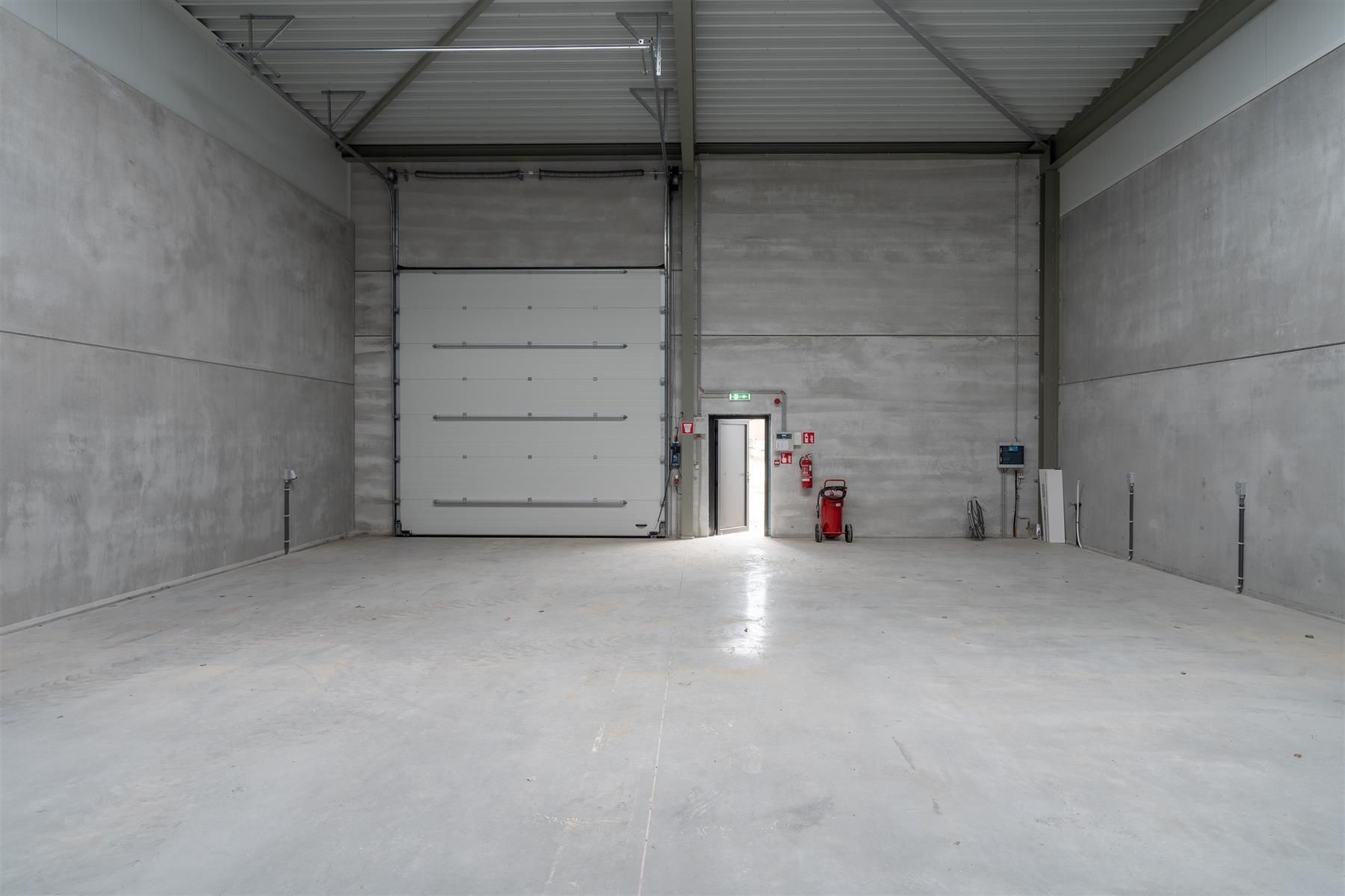Instapklaar industrieel magazijn van 150 m² te huur in Weelde foto 6