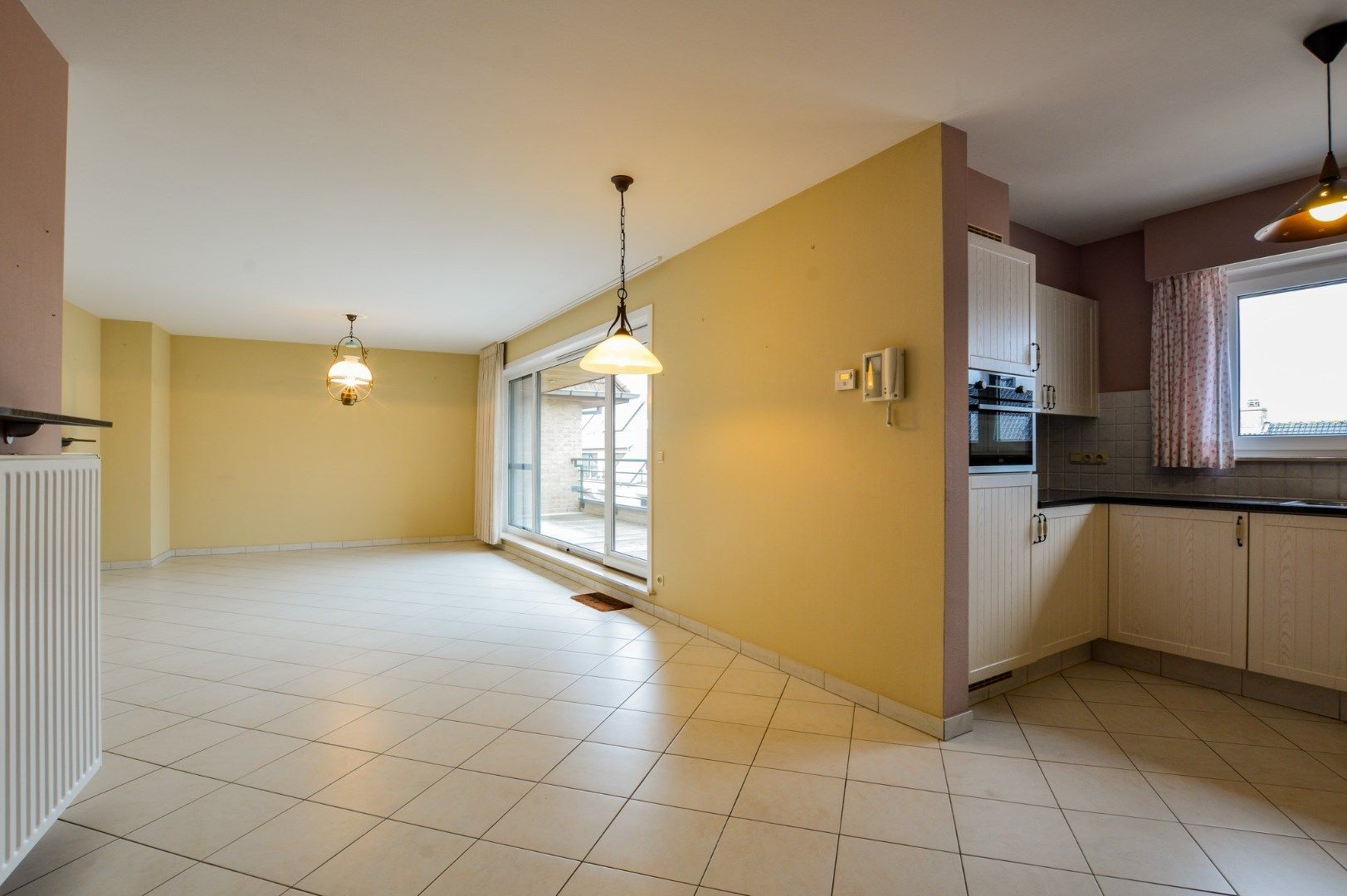 Ruim en comfortabel duplexappartement te Eernegem foto 2