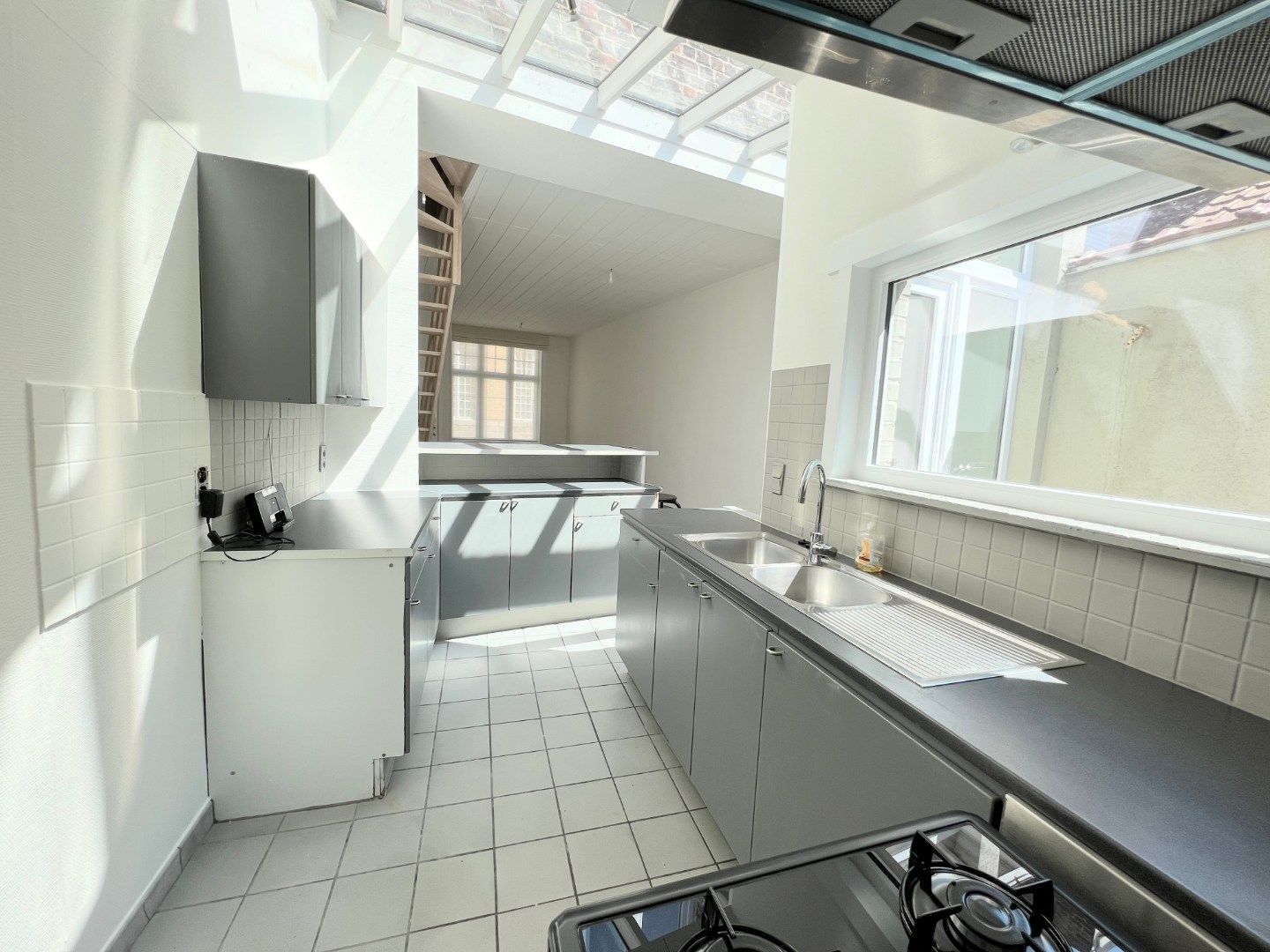 GERENOVEERDE STADSWONING IN CENTRUM IEPER MET 3 SLPKS EN ZONNIG TERRAS foto 7