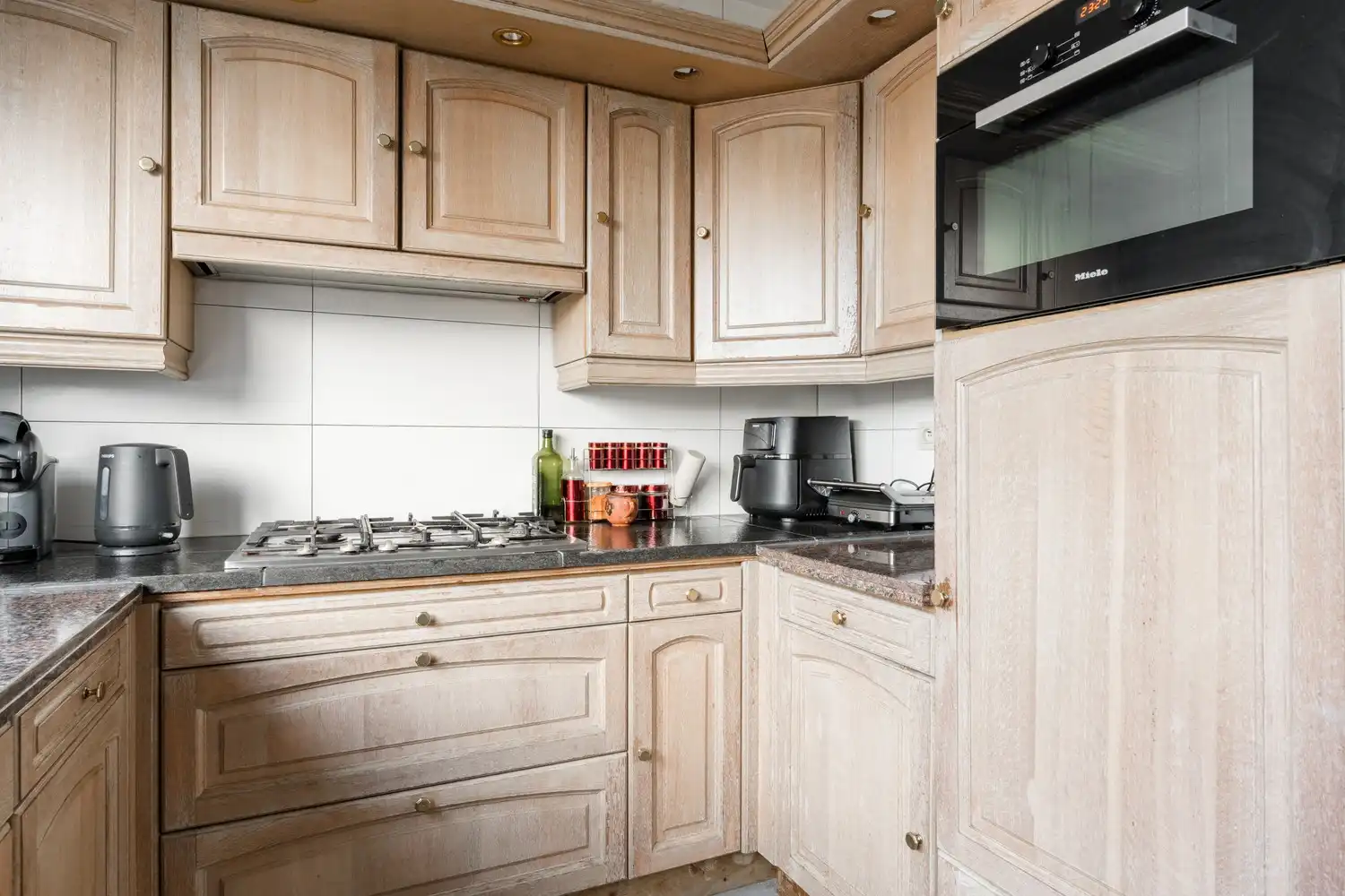 Leuke gezinswoning met 3 slaapkamers nabij de verbindingswegen foto 9