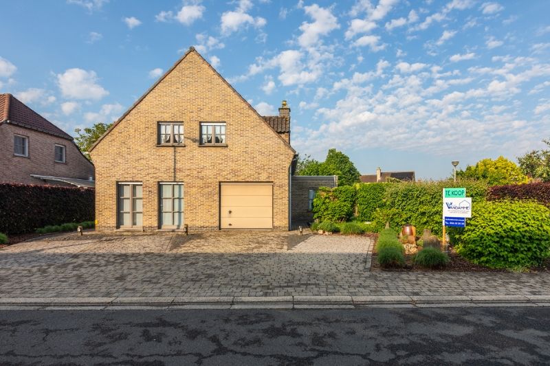 Residentieel gelegen, te moderniseren villa (kant Heule) met 4 slaapkamers, bureau, oprit voor 4 auto's, grote tuin...op 880m² (energielabel D) foto 14