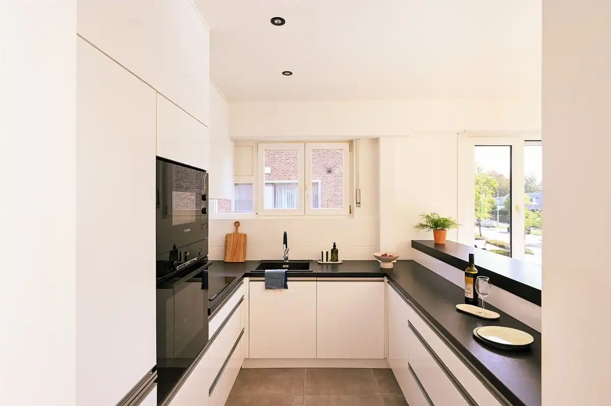 Lichtrijk hoekappartement in hartje Brasschaat foto 7