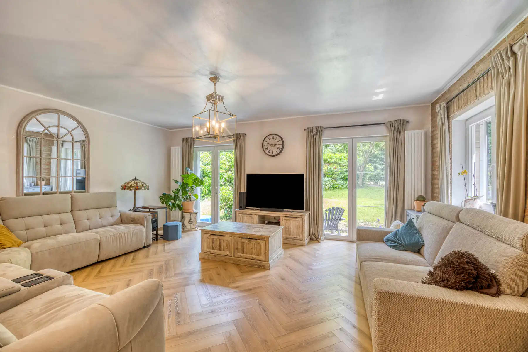 Zeer ruime gerenoveerde woning (± 398 m²) op een perceel van ± 60 are in het prestigieuze Bois de Strihoux foto 5