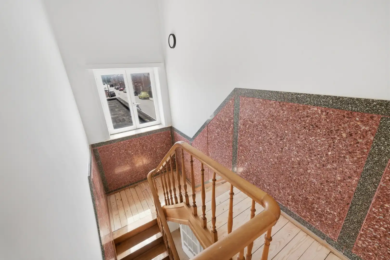 Karaktervolle instapklare hoekwoning met inpandige garage en zonnige stadstuin foto 14