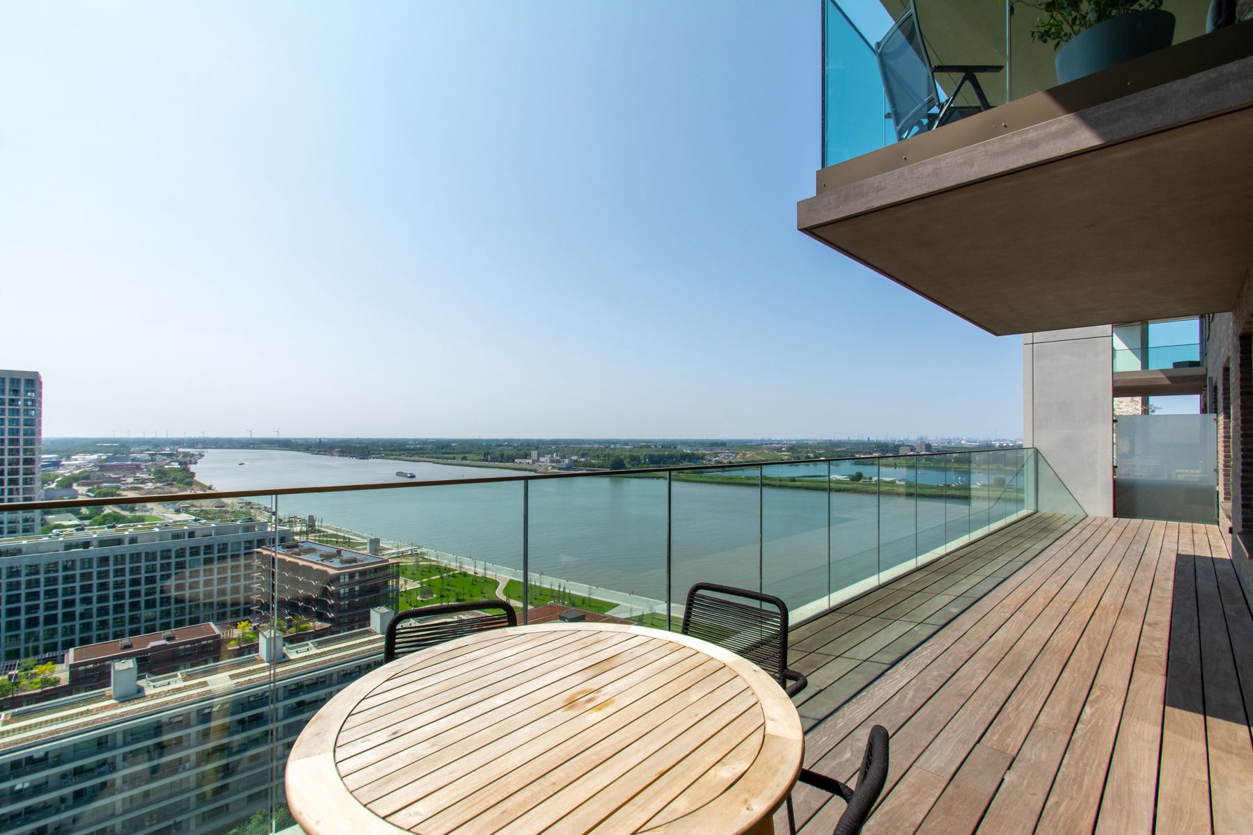 Ongemeubeld 2 slaapkamer appt. met zicht op de Schelde foto 7