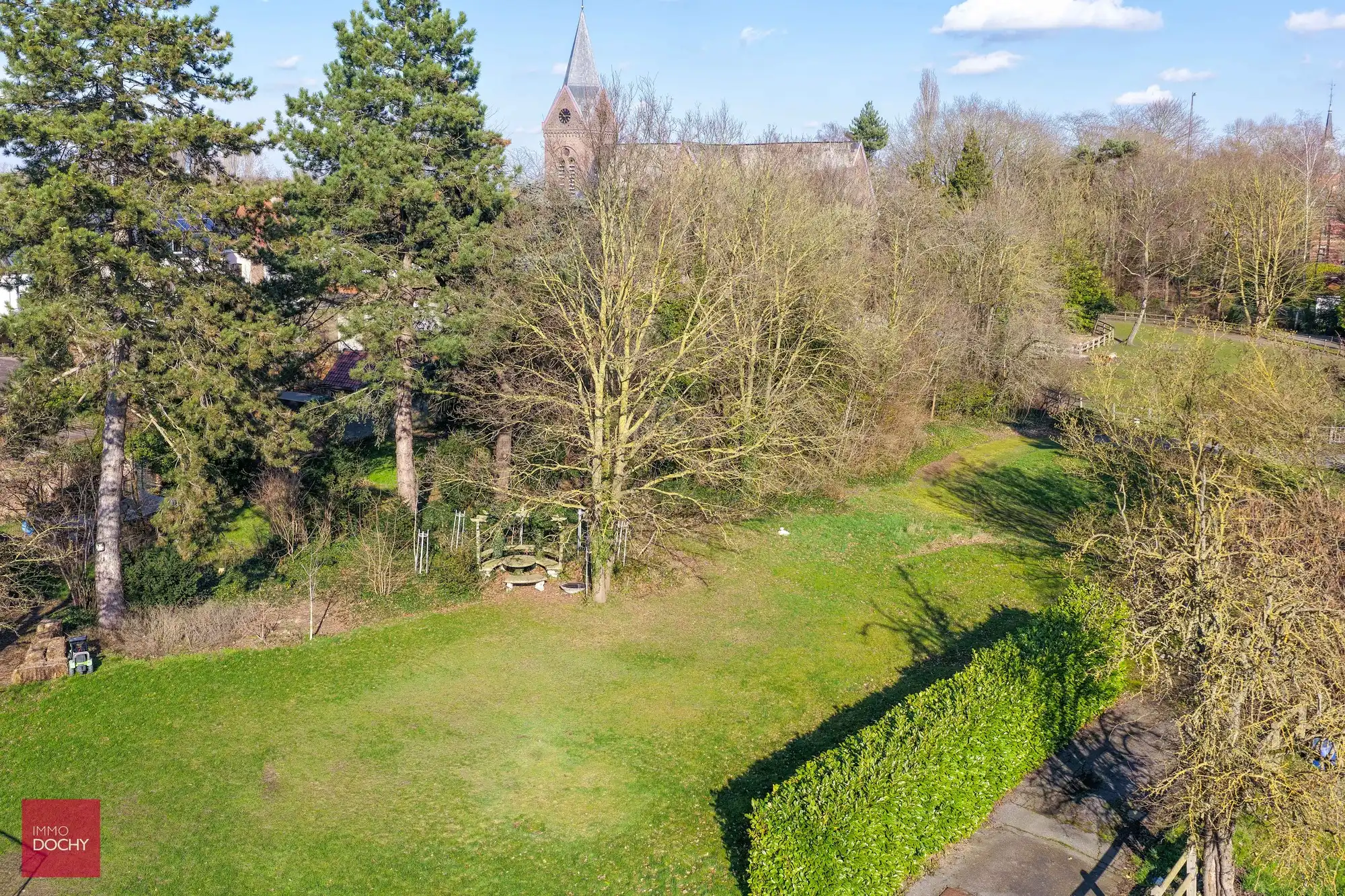 Centraal en rustig gelegen residentiële villagrond foto {{pictureIndex}}