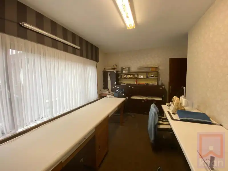 Ruime woning met tuin, 2 grote garages en kelder op grond groot 688m² foto 15